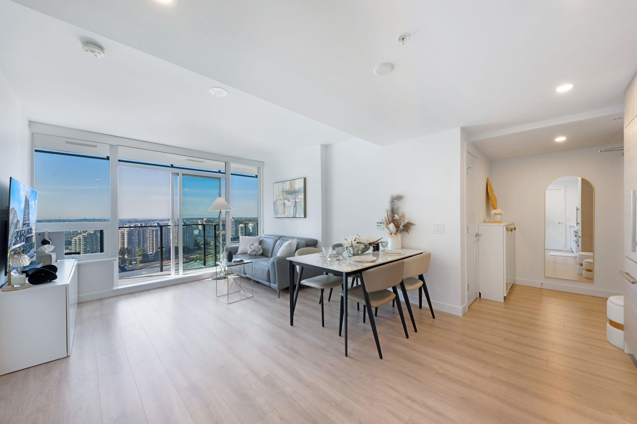 823 Carnarvon St #2401, New Westminster, BC V3M 0N5
