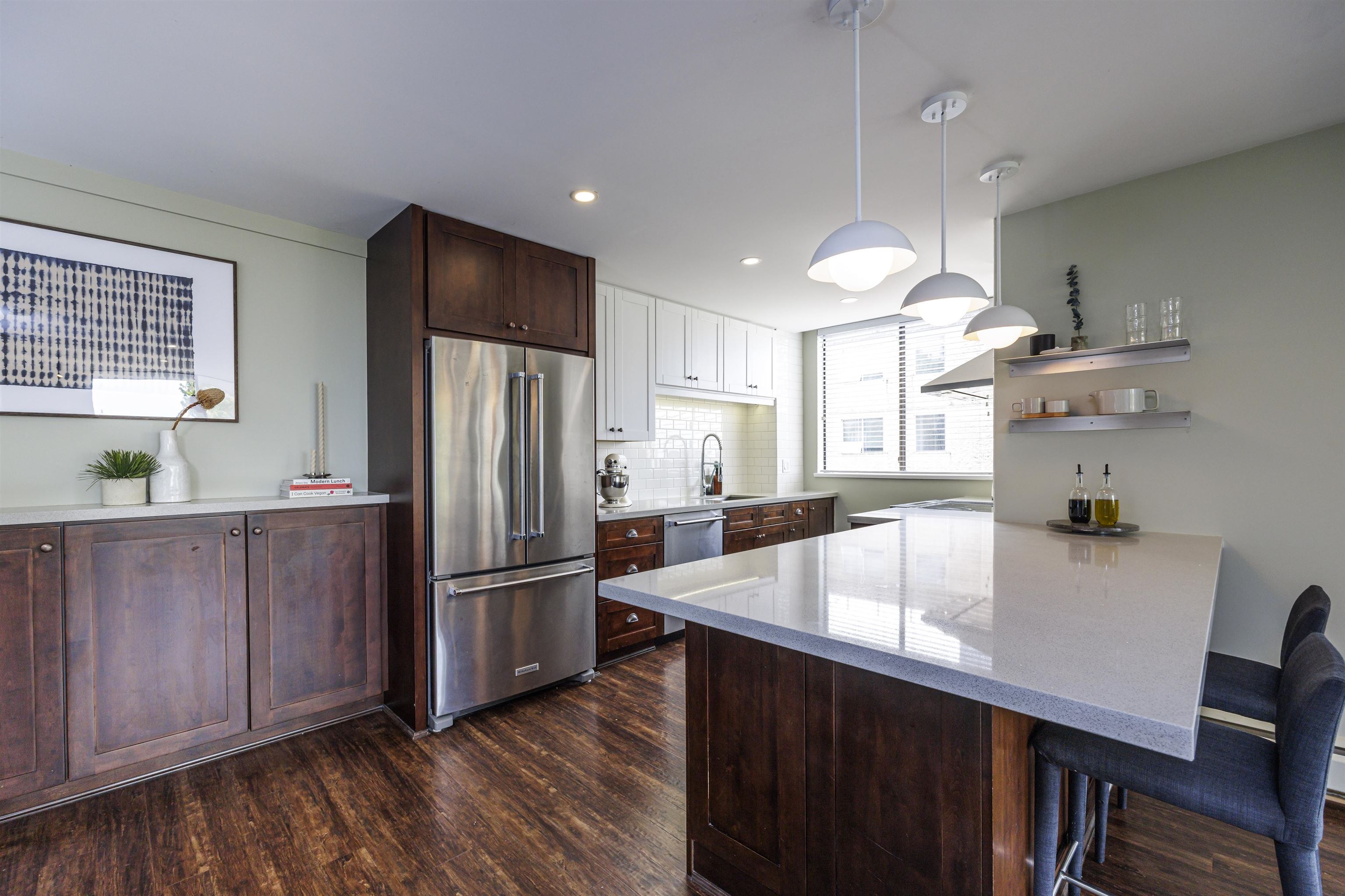 540 Lonsdale Avenue #302, North Vancouver, BC V7M 2G7