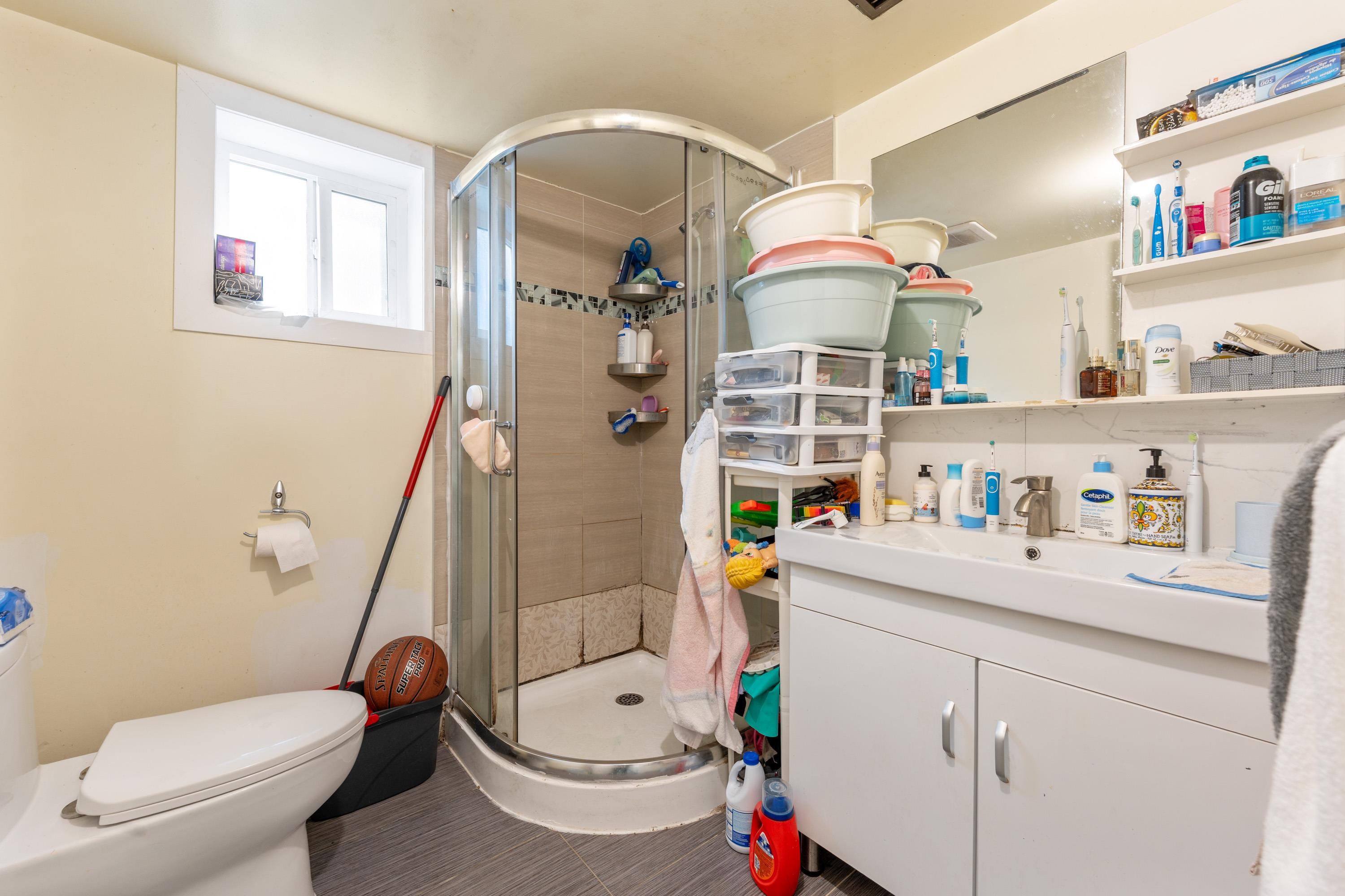 1465 East 49th Avenue, Vancouver, BC V5P 1S4