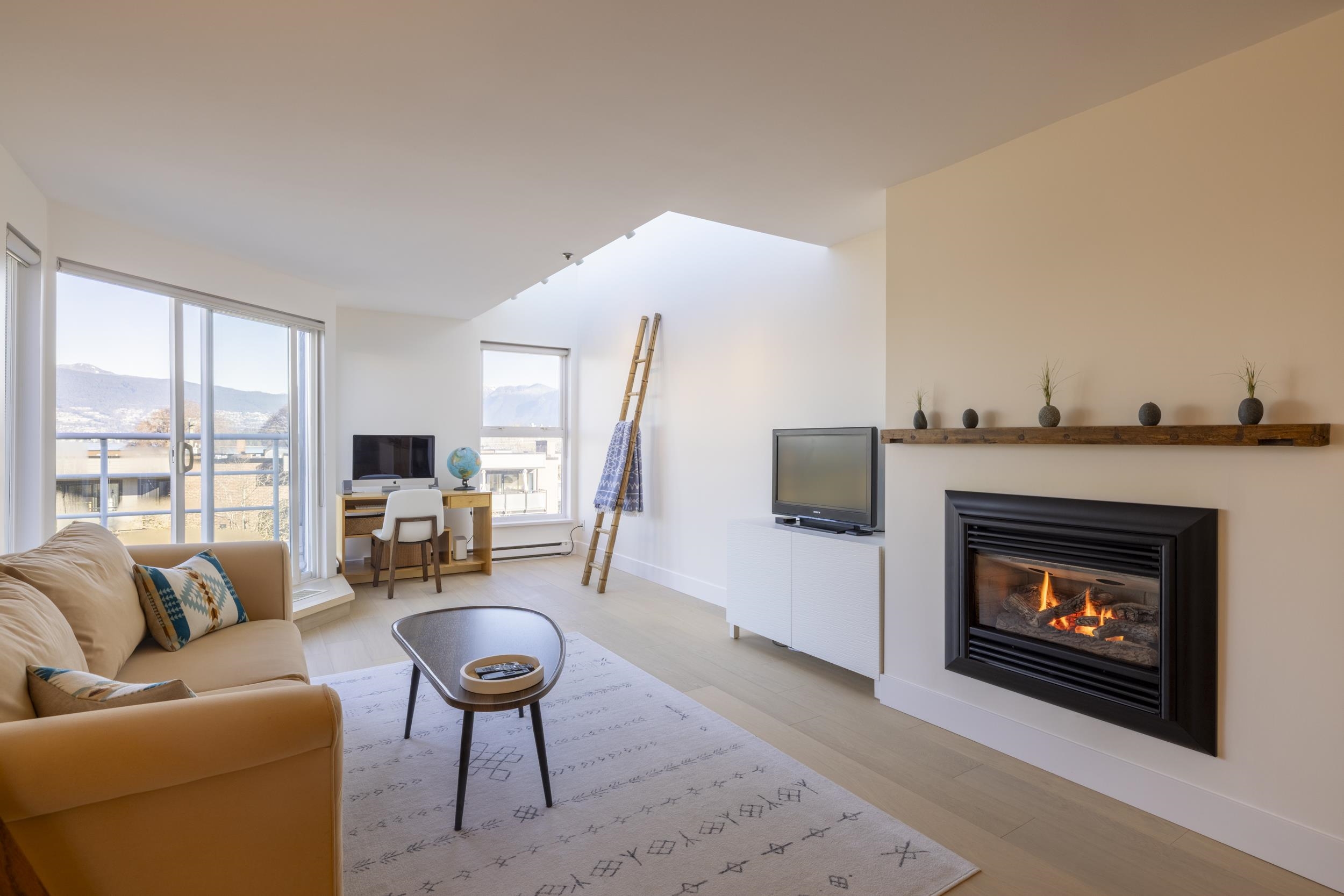 2240 York Avenue, Vancouver, BC V6K 1C6