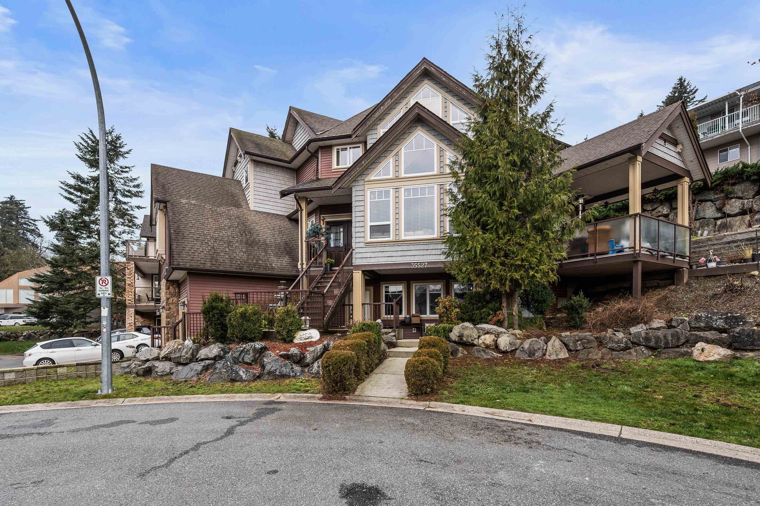 35527 Zanatta Place, Abbotsford, BC V3G 0B4
