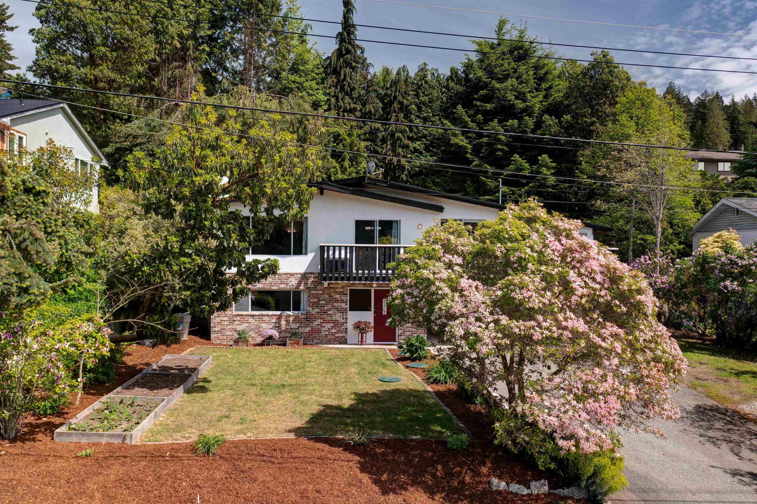 5218 Radcliffe Rd, Sechelt, BC V7Z 0C1