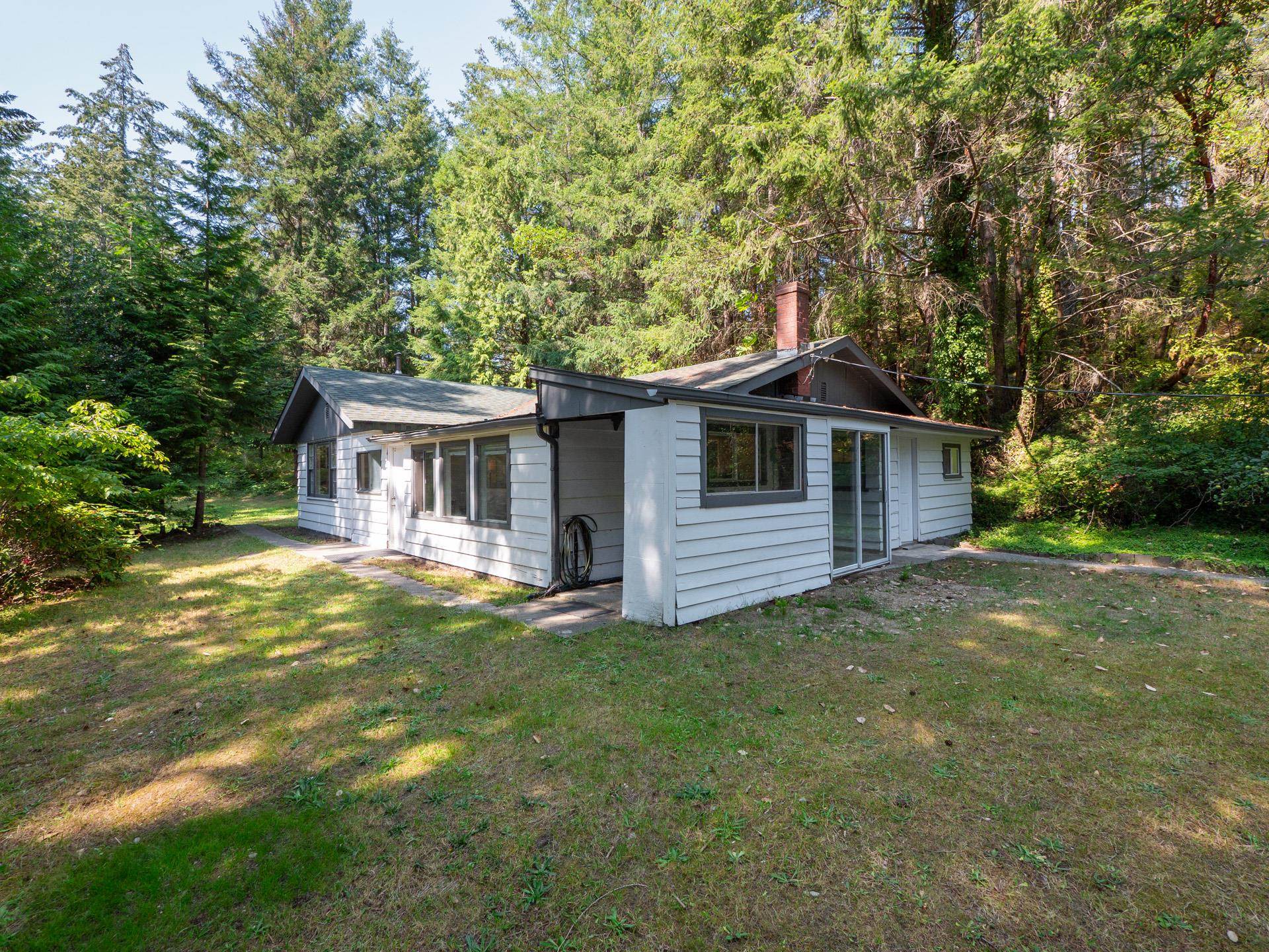 11022 Sunshine Coast Hwy, Halfmoon Bay, BC V7Z 1B9