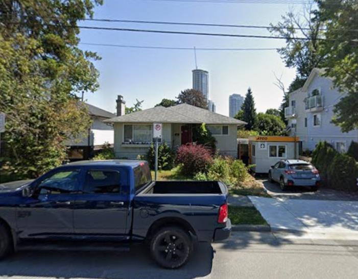 17th Avenue, Burnaby, BC V3N 1K7