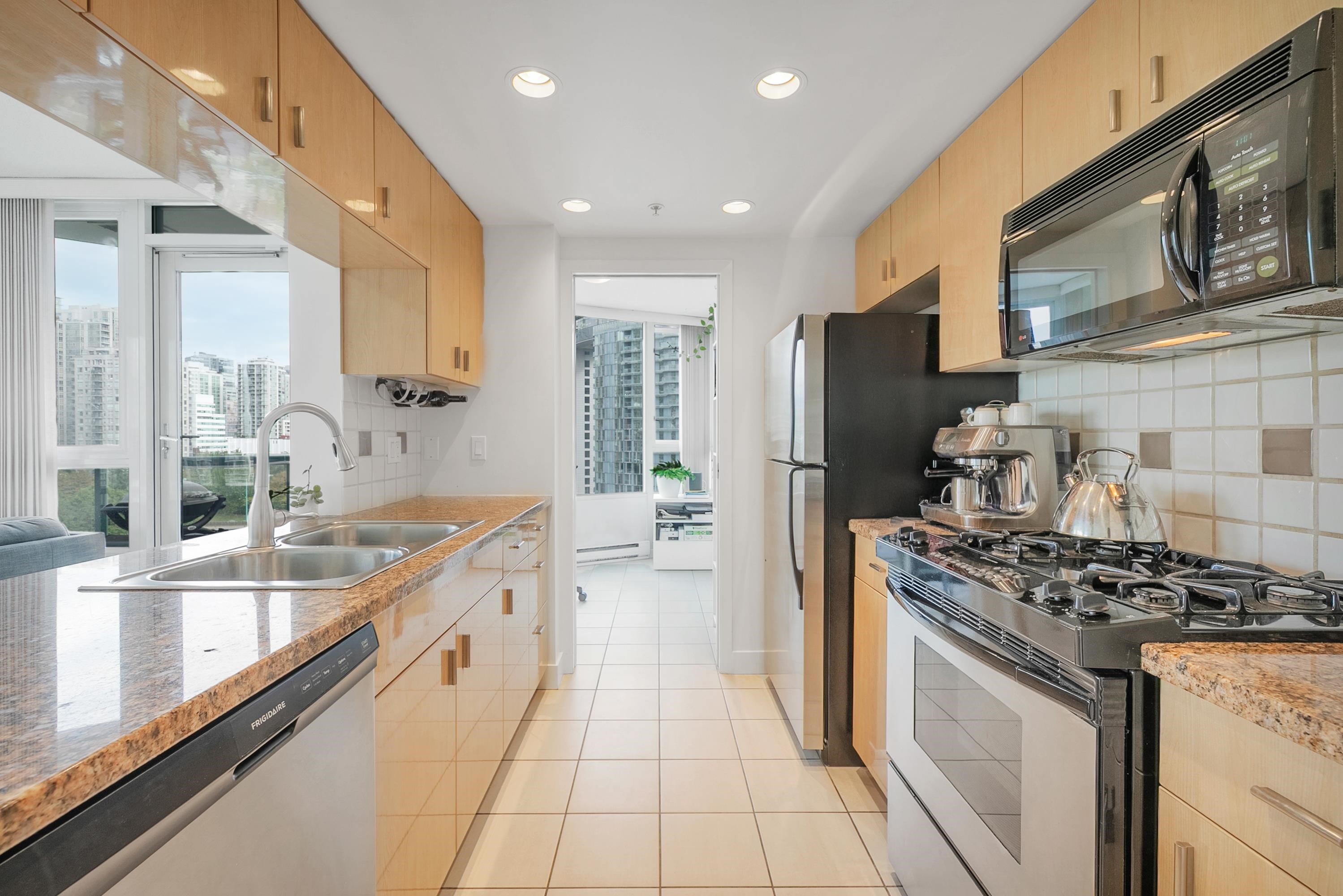 1033 Marinaside Crescent #1101, Vancouver, BC V6Z 3A3