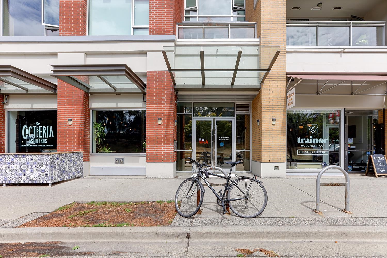 221 Union Street #805, Vancouver, BC V6A 0B4