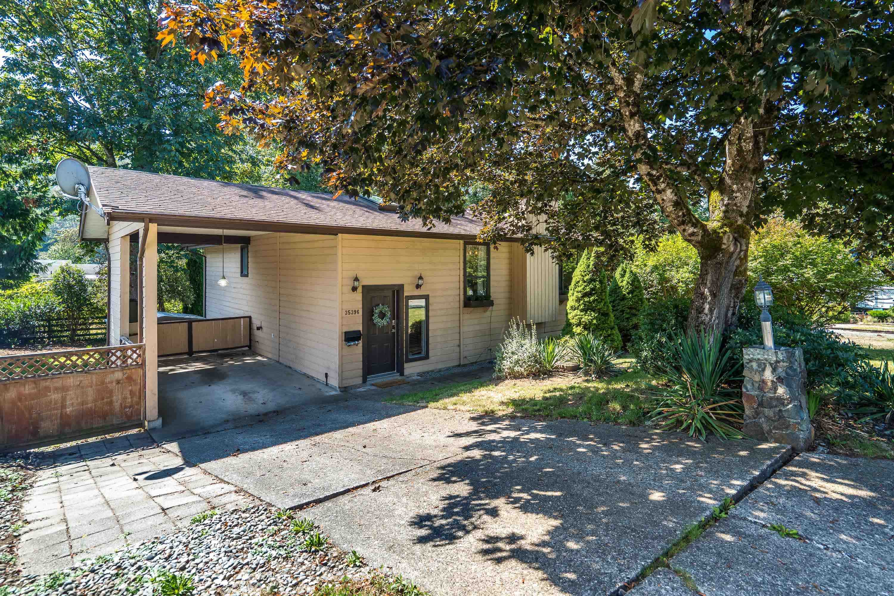 35396 Selkirk Avenue, Abbotsford, BC V2S 8L2