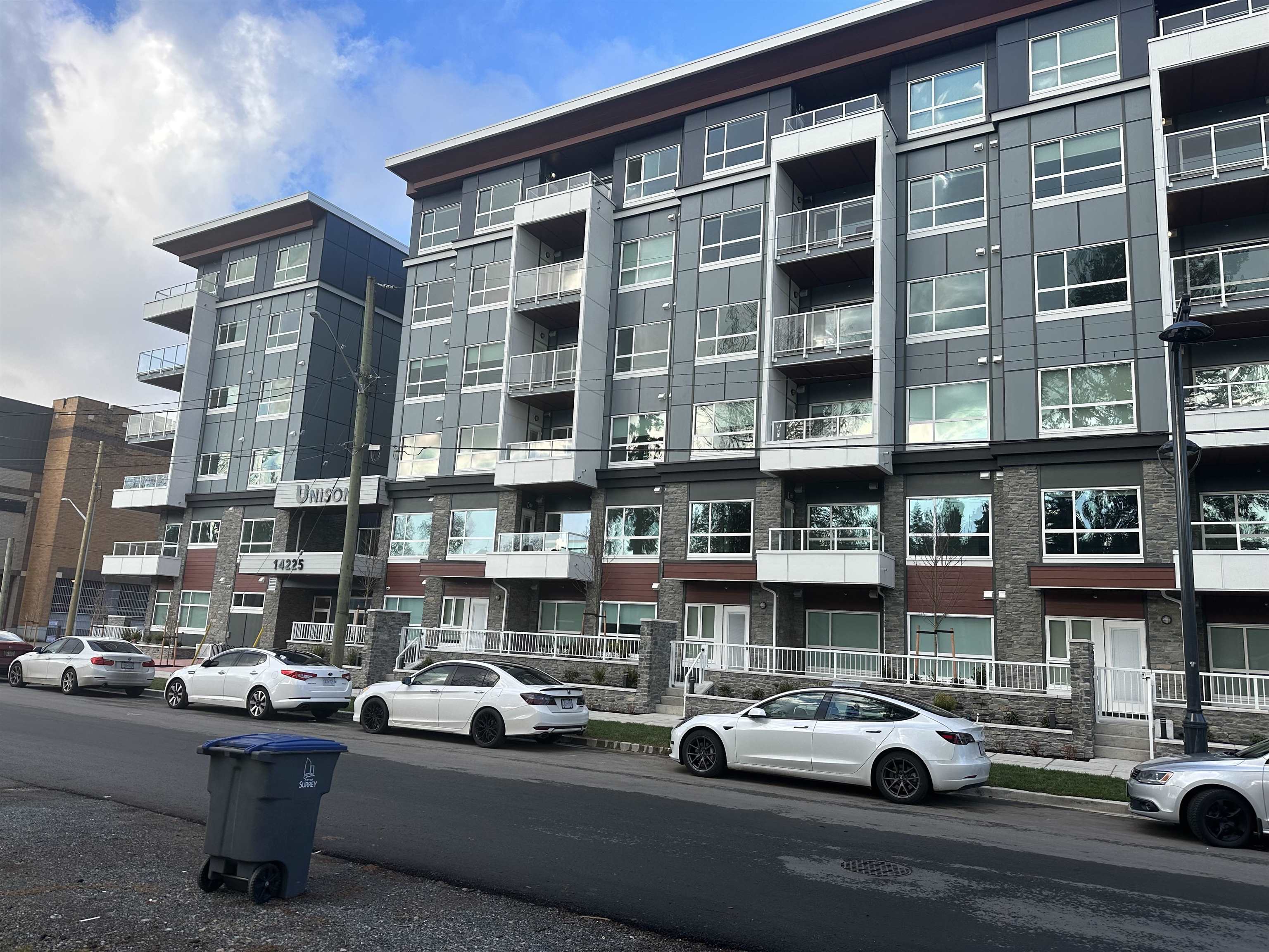 14225 103a Avenue #207, Surrey, BC V3W 0T4