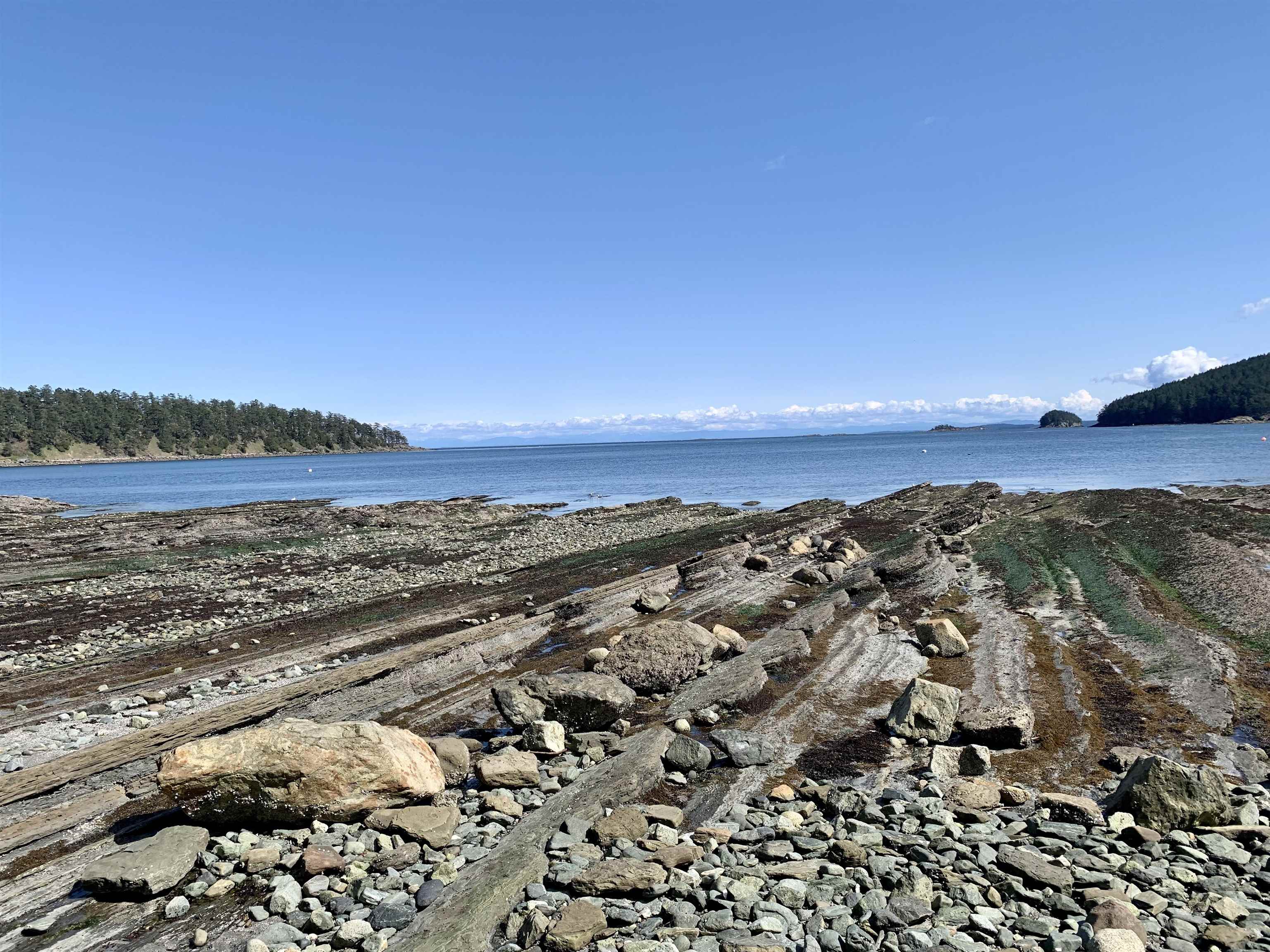 548 Arbutus Dr, Mayne Island, BC V0N 2J1