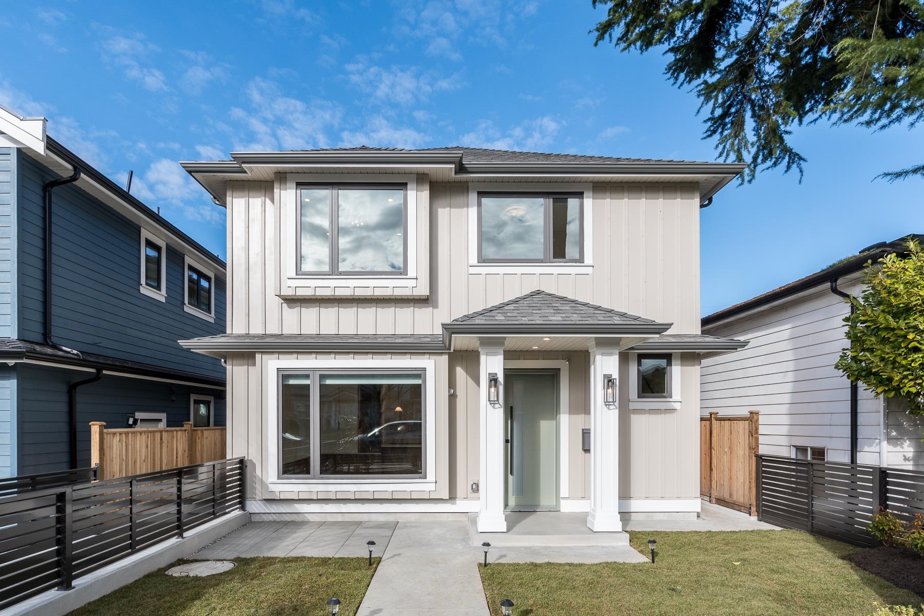 3133 East 19th Avenue #1, Vancouver, BC V5M 2T2