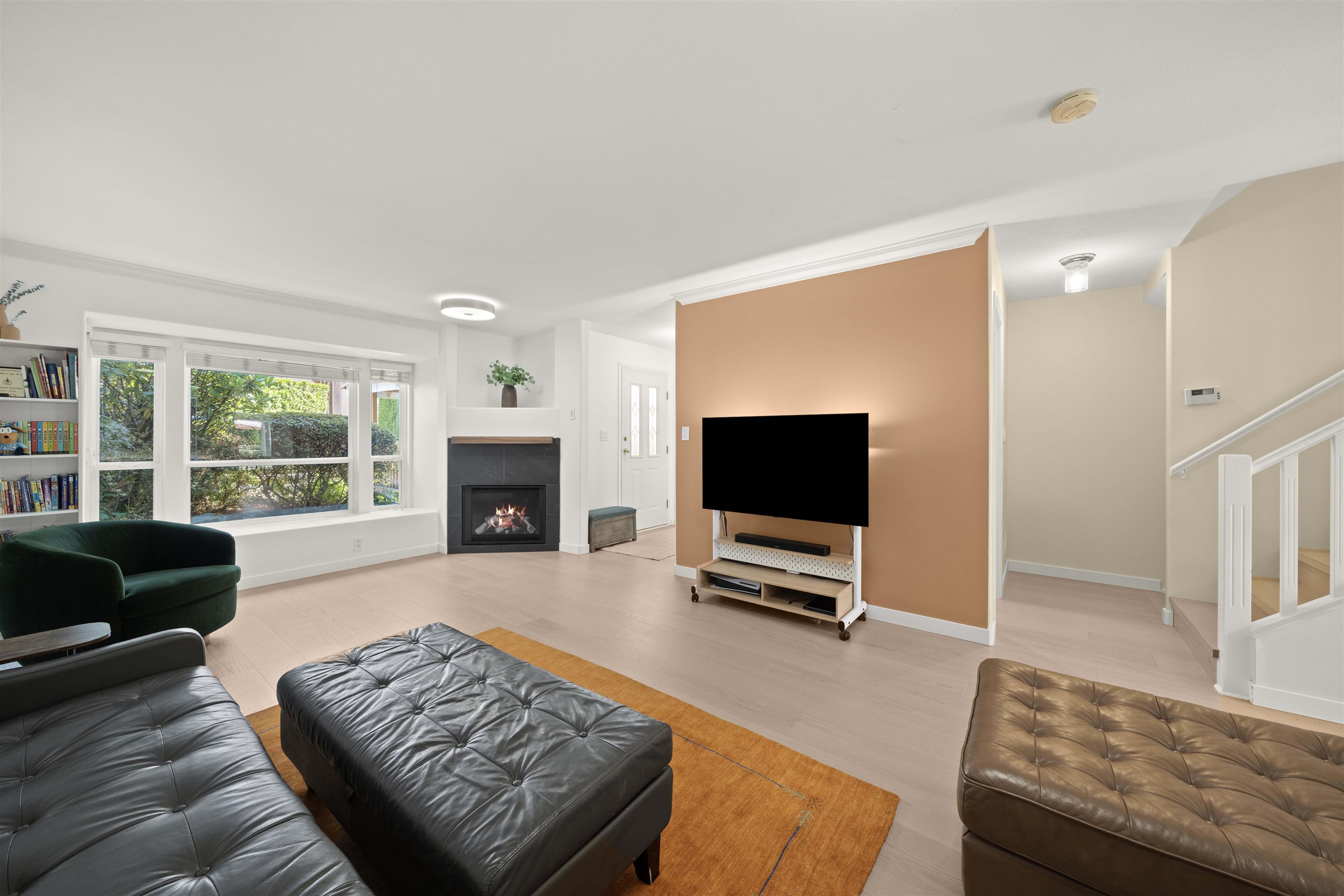 225 6th Street East #111, North Vancouver, BC V7L 1P4