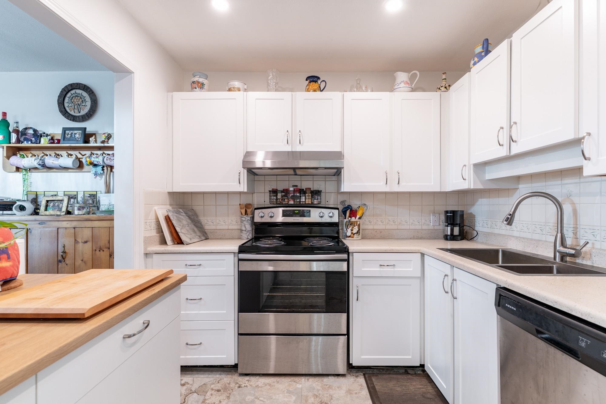 15130 Roper Avenue #204, White Rock, BC V4B 2E7