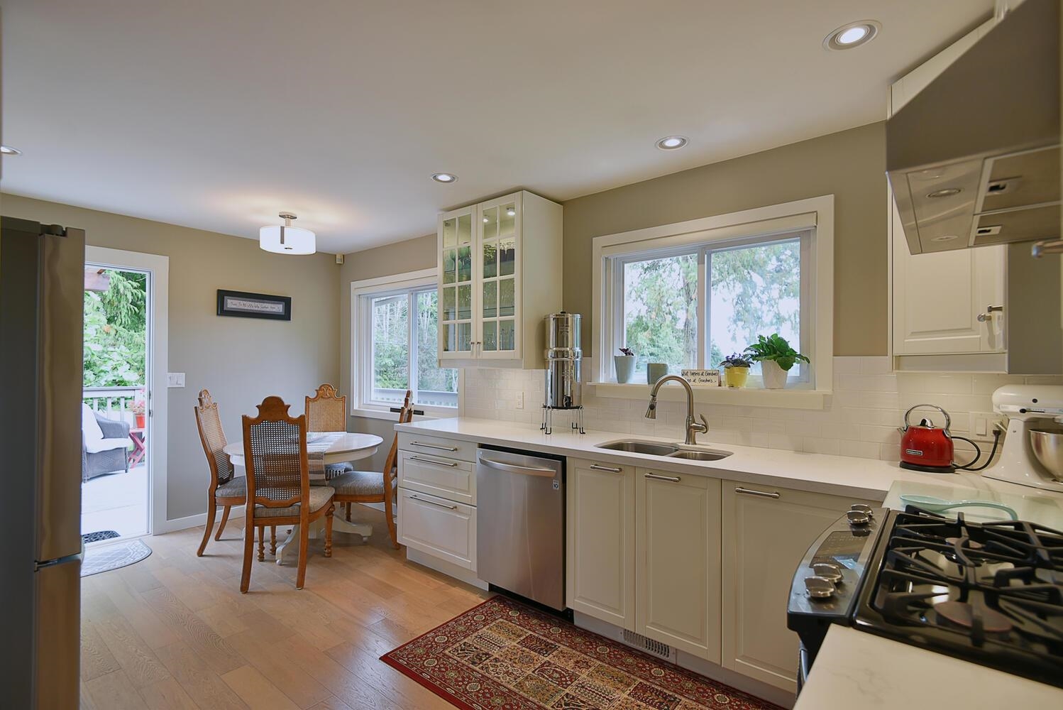5513 Wakefield Rd, Sechelt, BC V7Z 0N3
