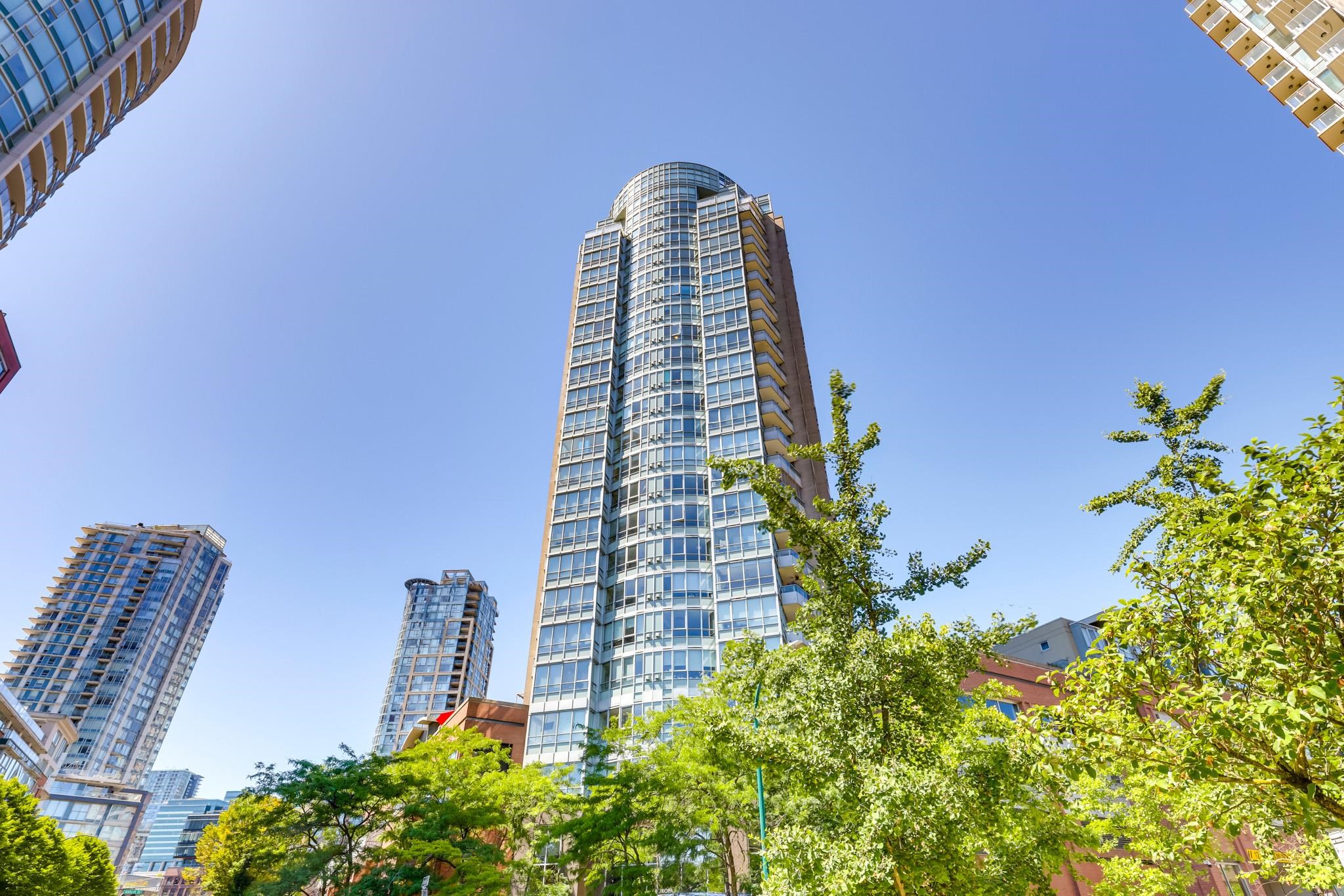 63 Keefer Place #th6, Vancouver, BC V6B 6N6