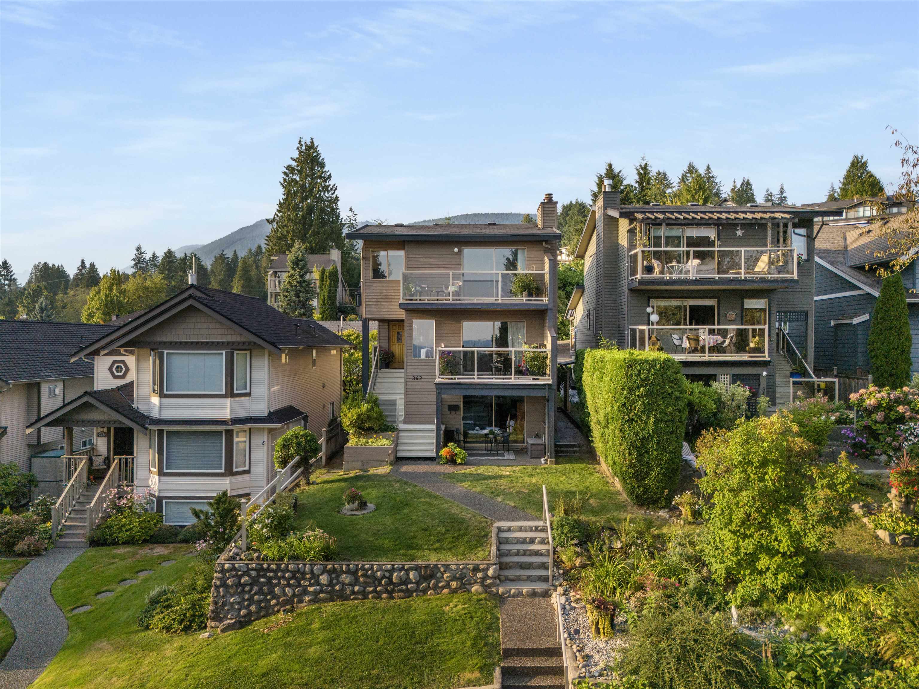 342 26th Street East, North Vancouver, BC V7N 1B1
