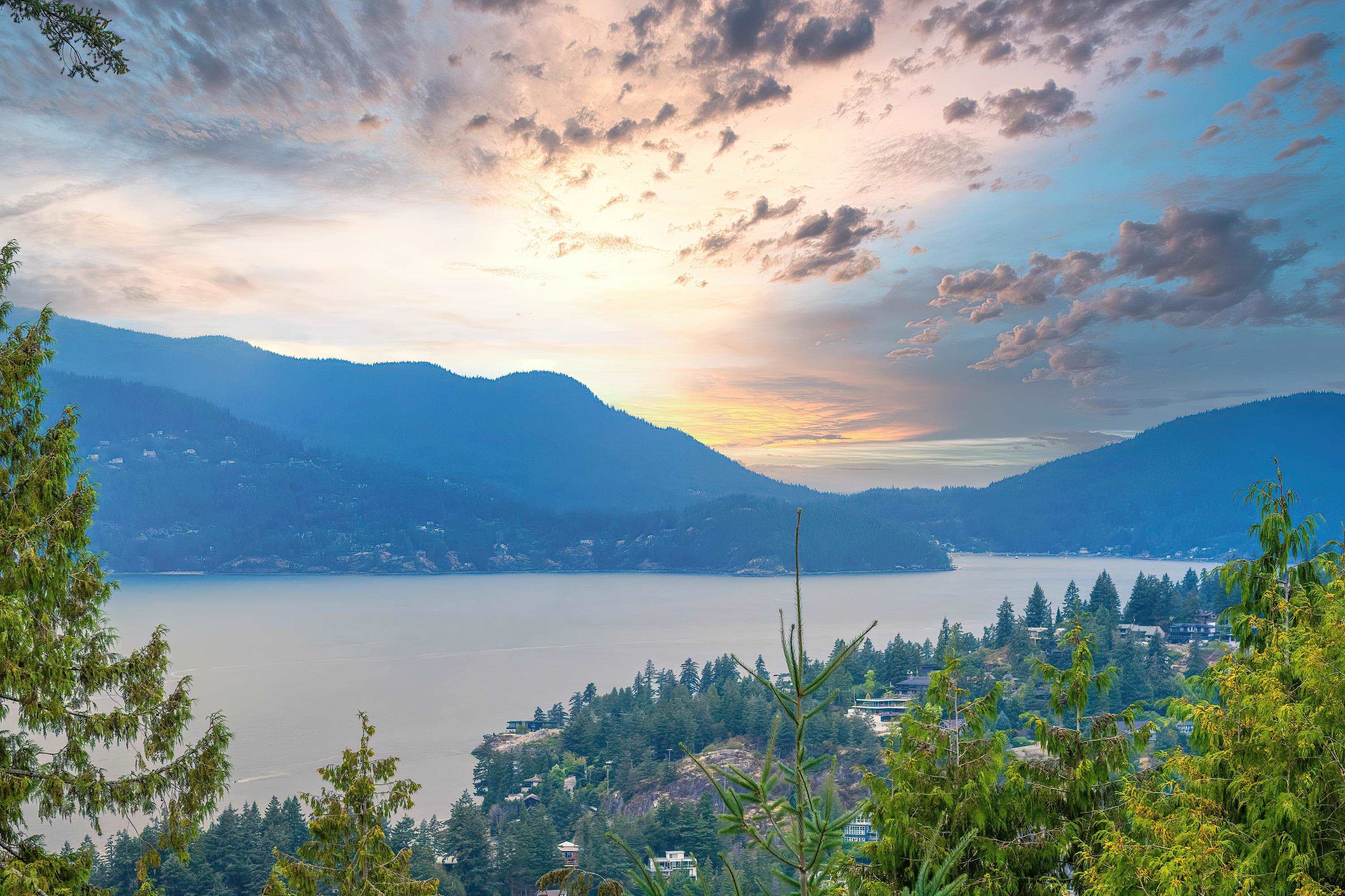 5343 Monte Bre Crescent, West Vancouver, BC V7W 3A7