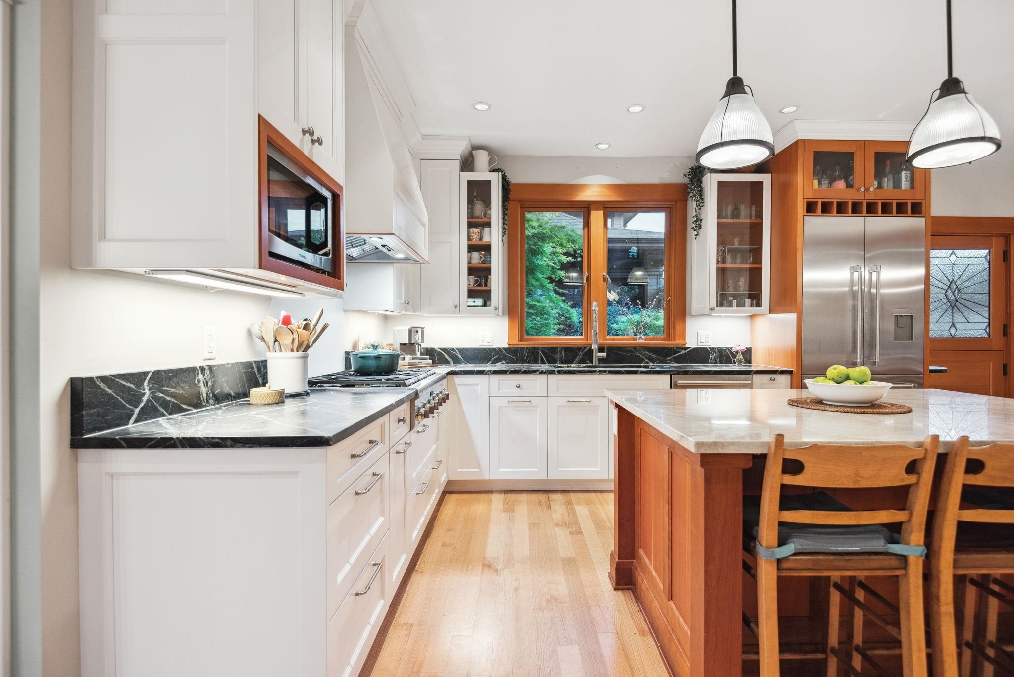346 5th Street East, North Vancouver, BC V7L 1L9