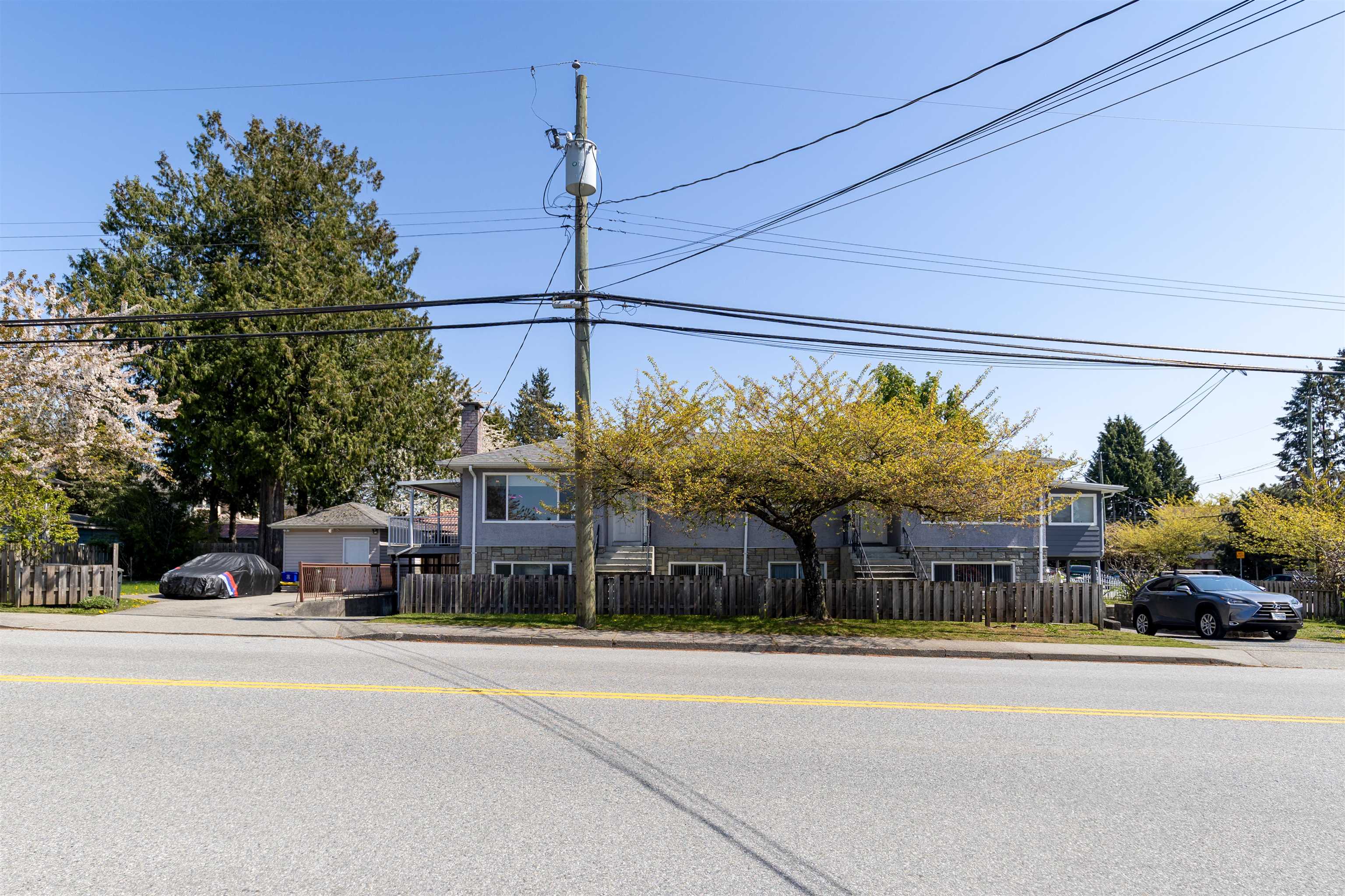 7250-52 Nelson Avenue, Burnaby, BC V5J 4C3