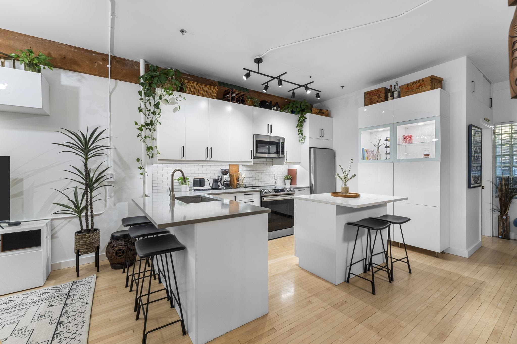 204-2556 East Hastings Street #205, Vancouver, BC V5K 1Z3