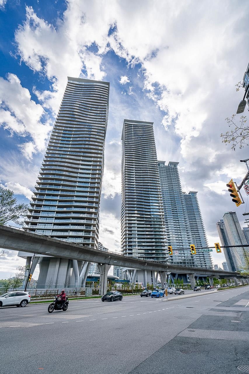 4880 Lougheed Hwy #1104, Burnaby, BC V5C 0N1