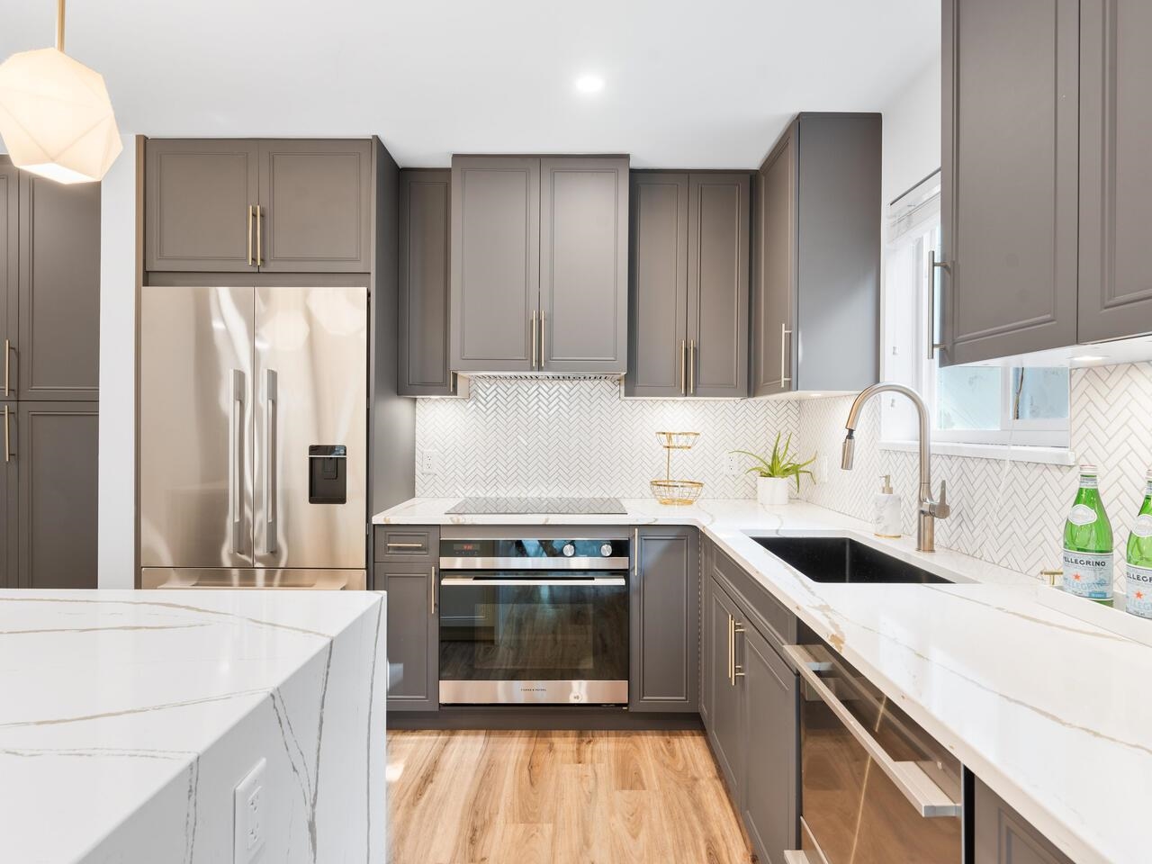 848 16th Street West #6, North Vancouver, BC V7P 1R3