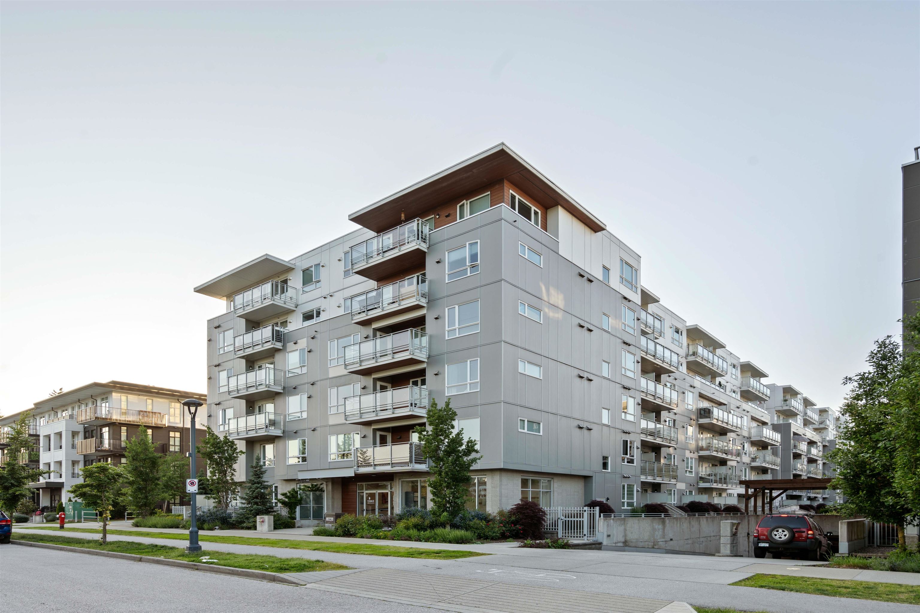 13963 105 Boulevard #525, Surrey, BC V3T 0M9