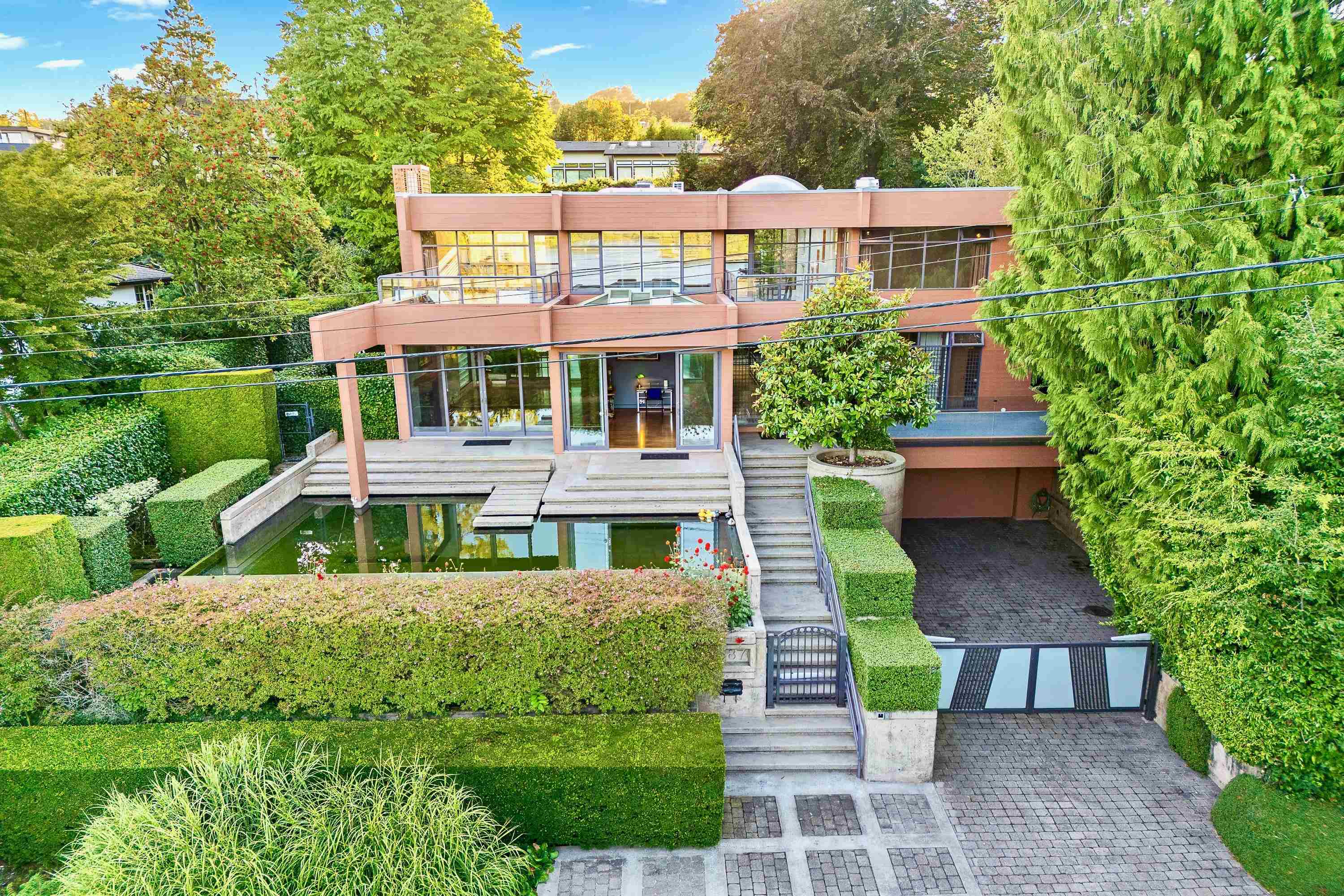 687 Beachview Drive, North Vancouver, BC V7G 1P8