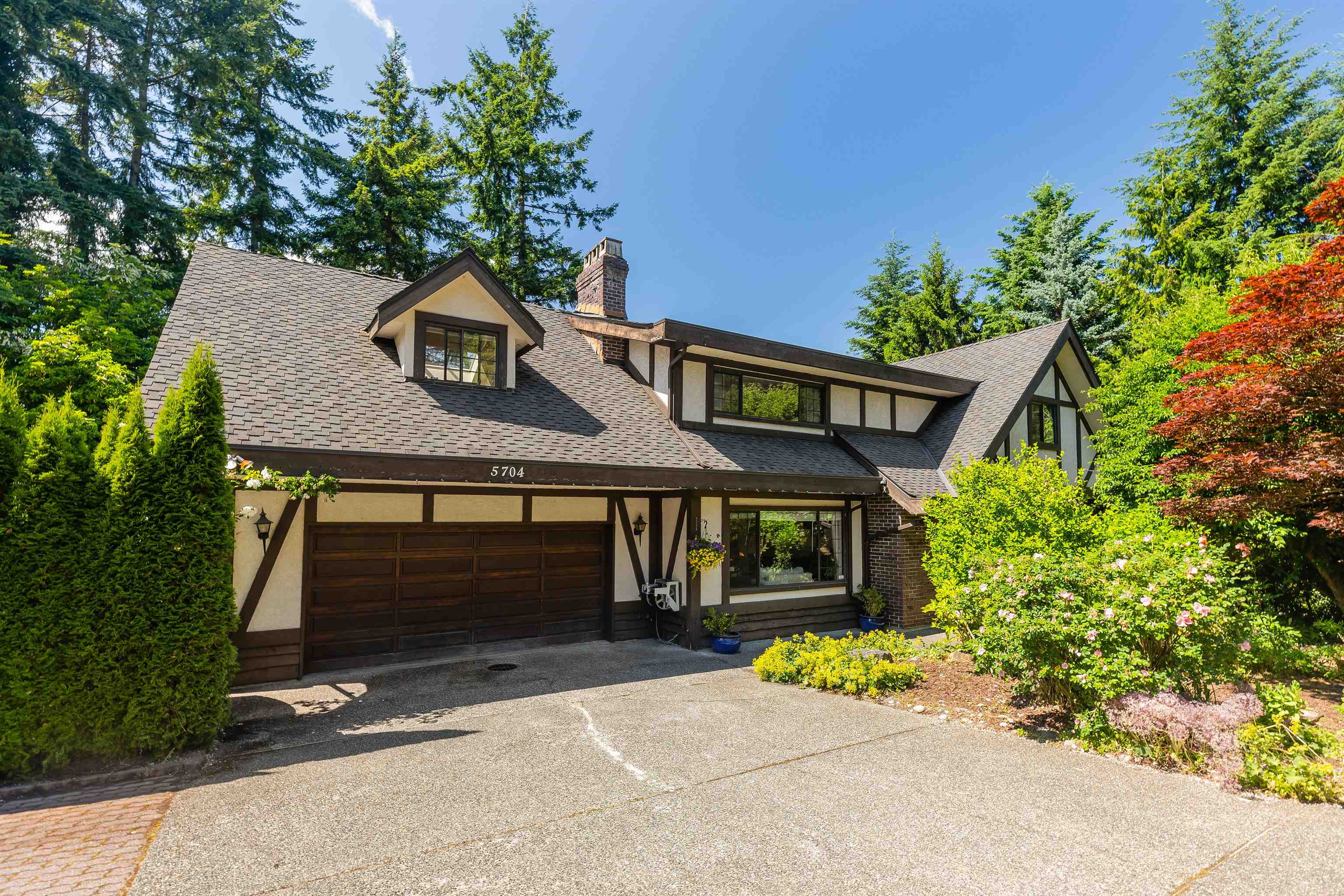 5704 Westport Road, West Vancouver, BC V7W 1V4
