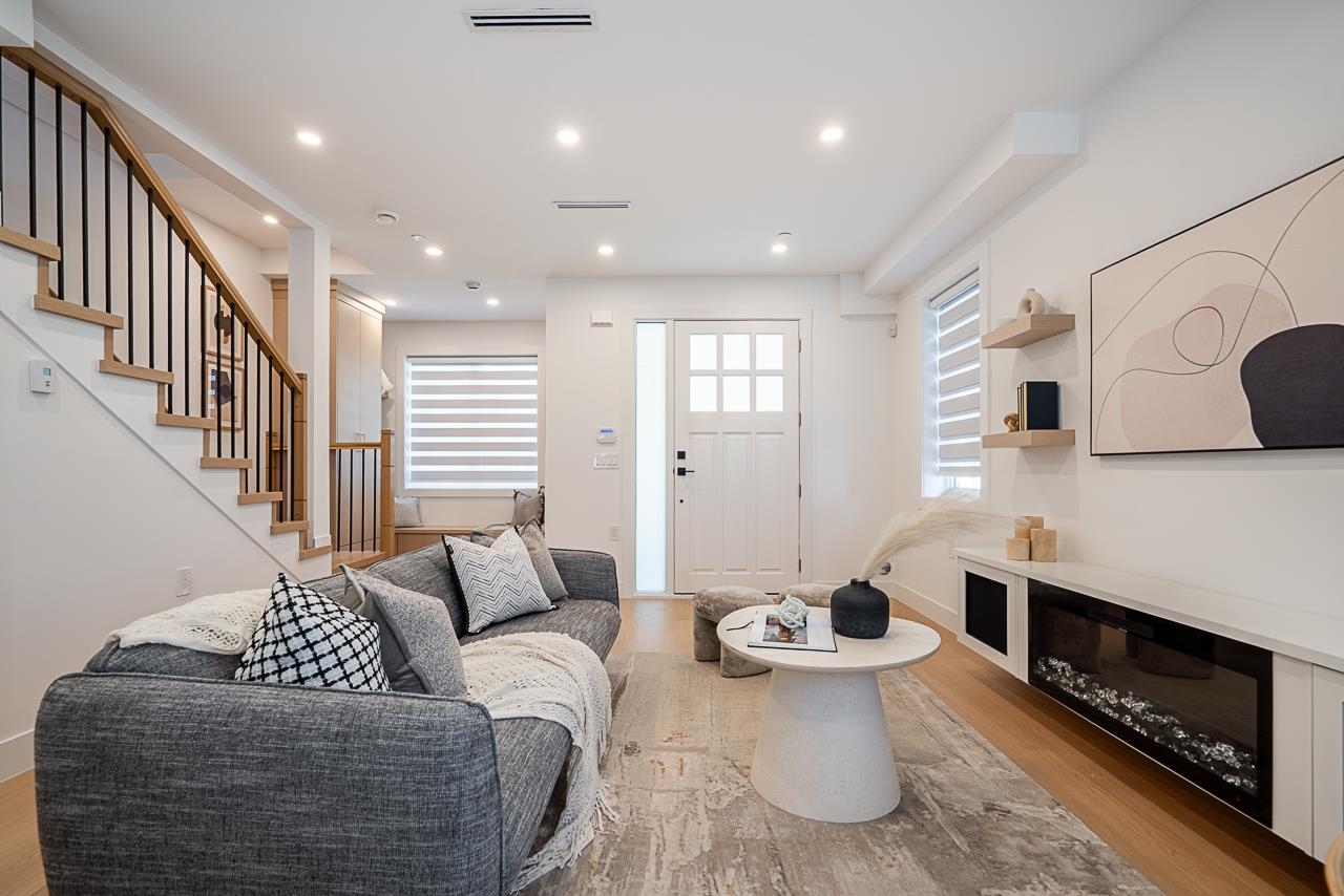 2105 East 33rd Avenue, Vancouver, BC V5N 3E9