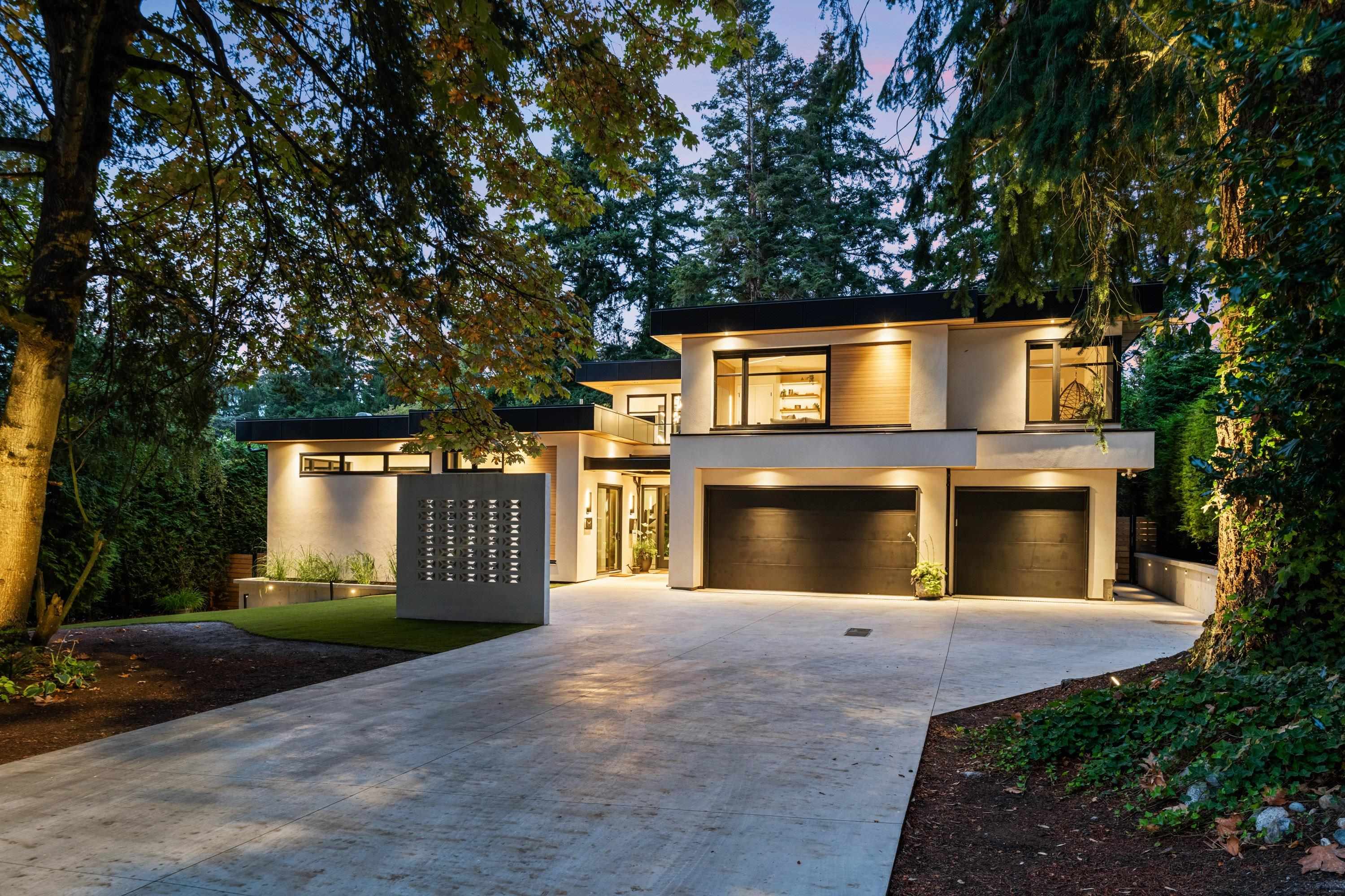 15a Avenue, Surrey, BC V4A 1L5