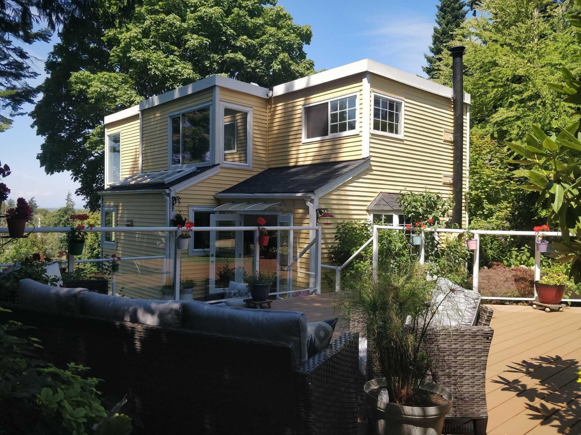 2724 Bayview Street, Surrey, BC V4A 2Z4