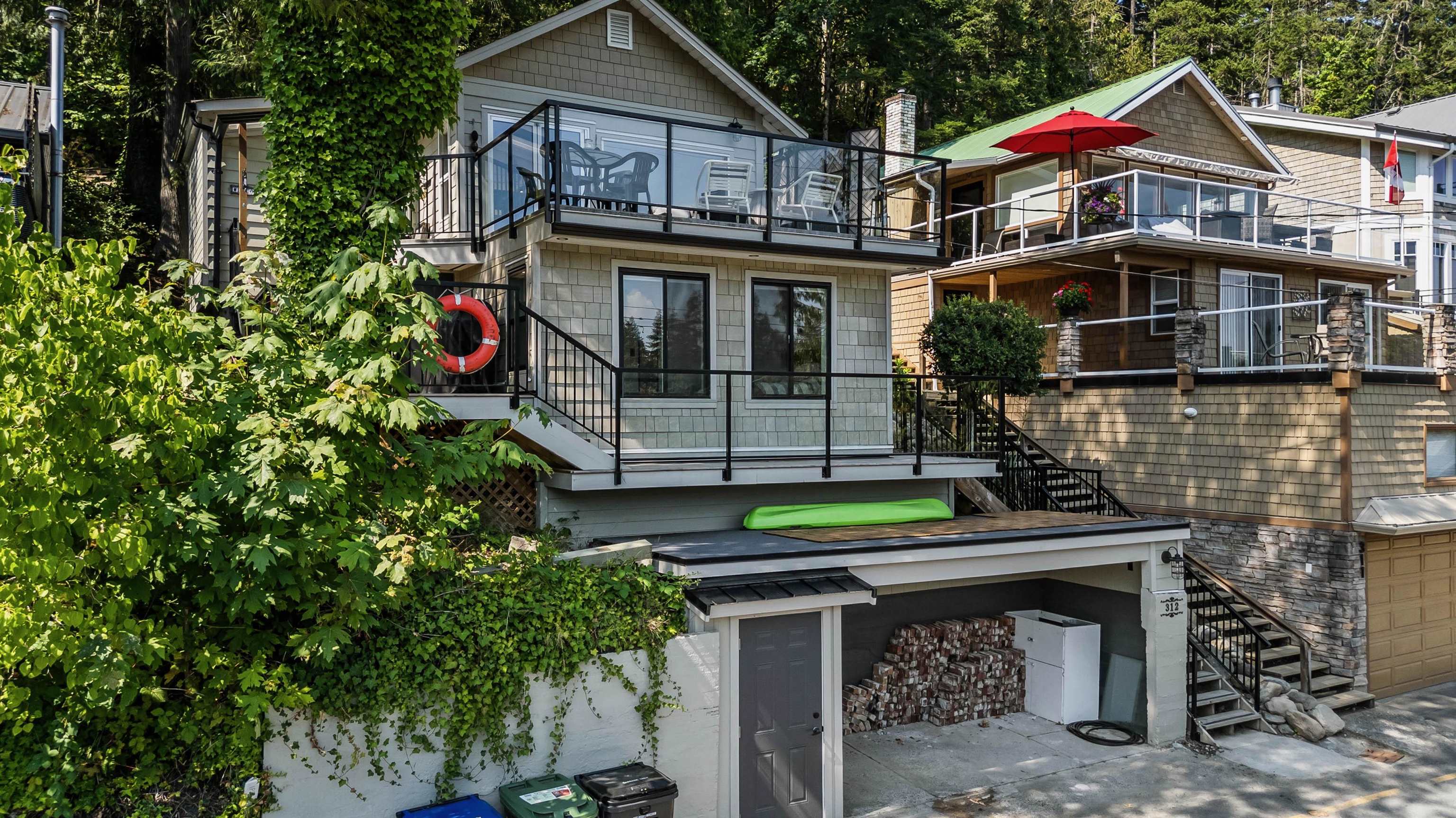312 Munroe Ave, Cultus Lake, BC V2R 5A2