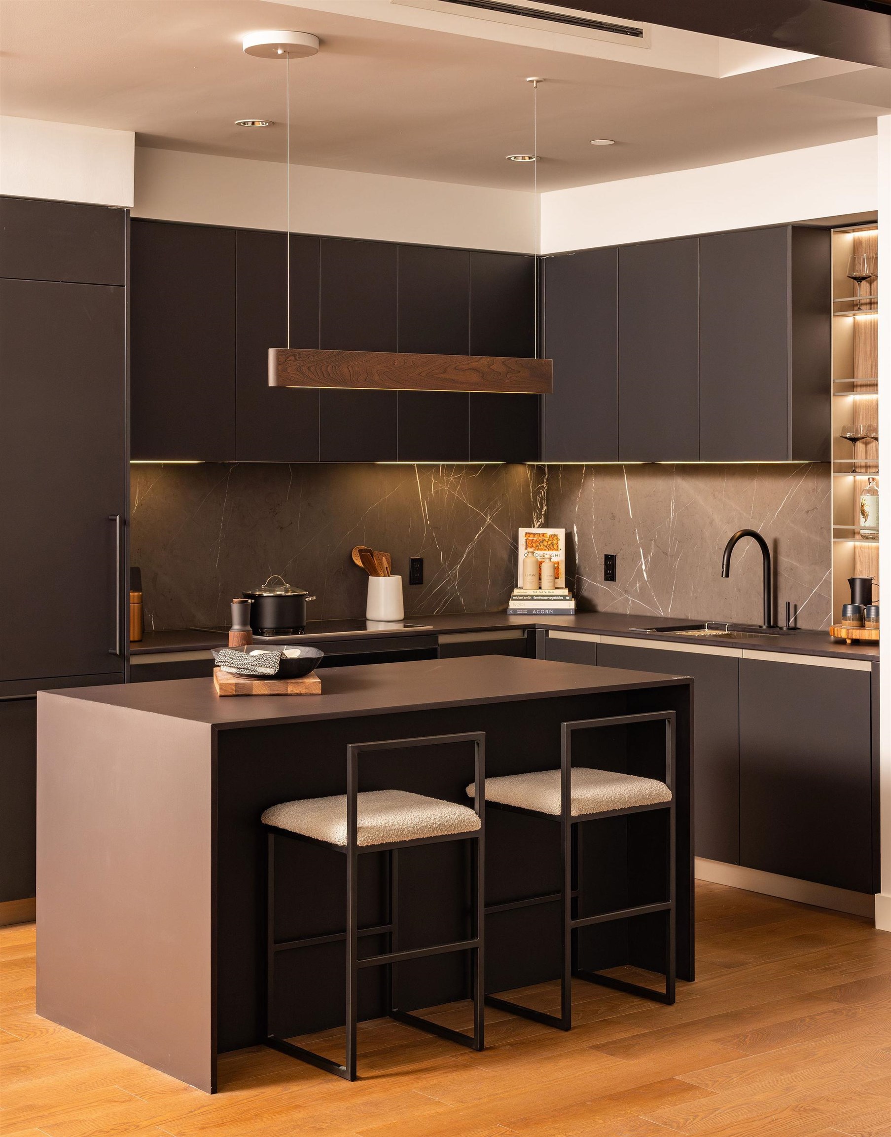 480 West 16th Avenue #608, Vancouver, BC V5Z 2W4