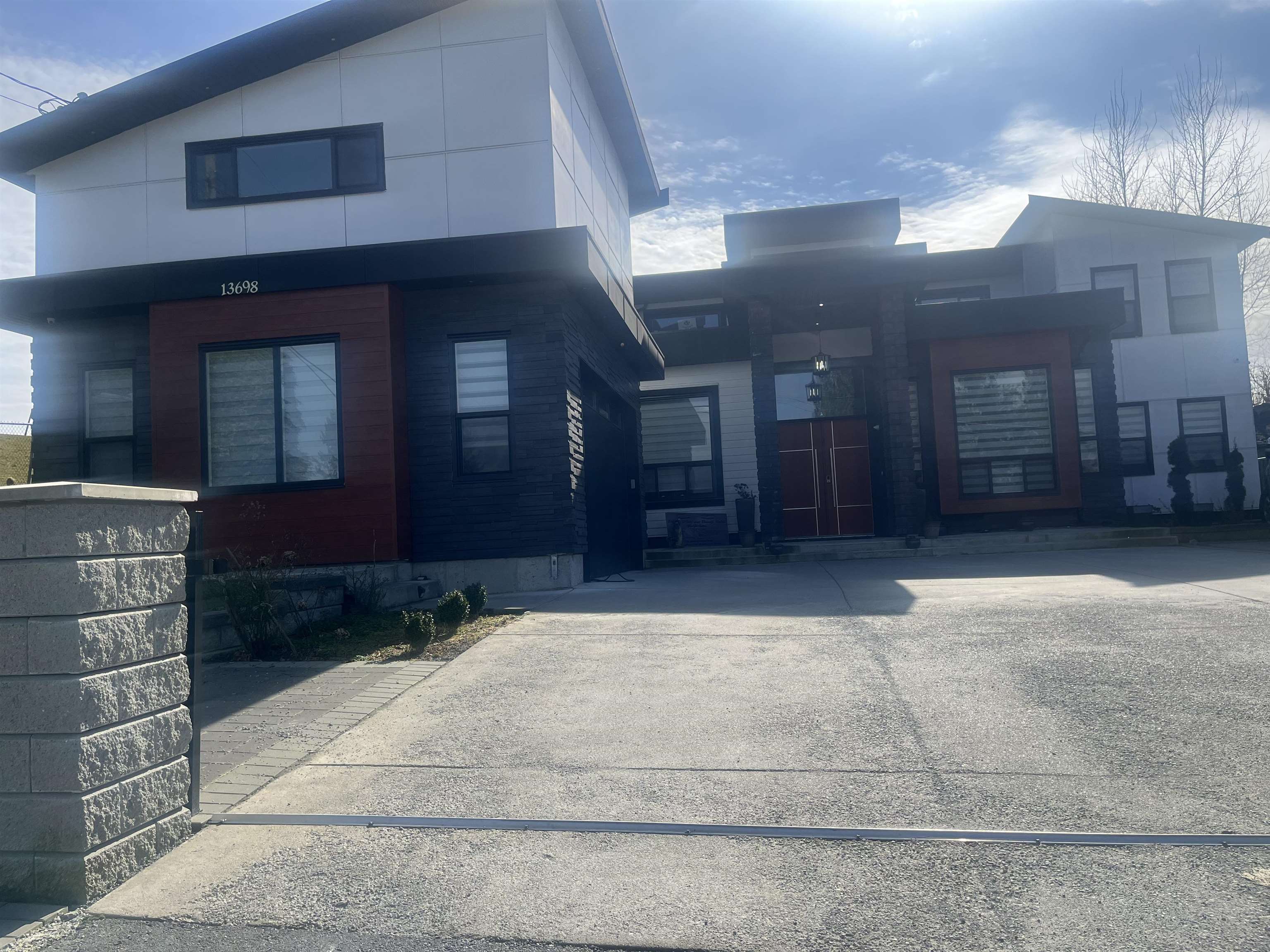 113 Avenue, Surrey, BC V3R 2J1