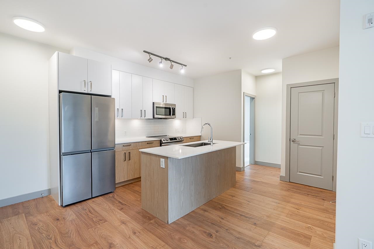6968 Royal Oak Avenue #307, Burnaby, BC V5J 4J2
