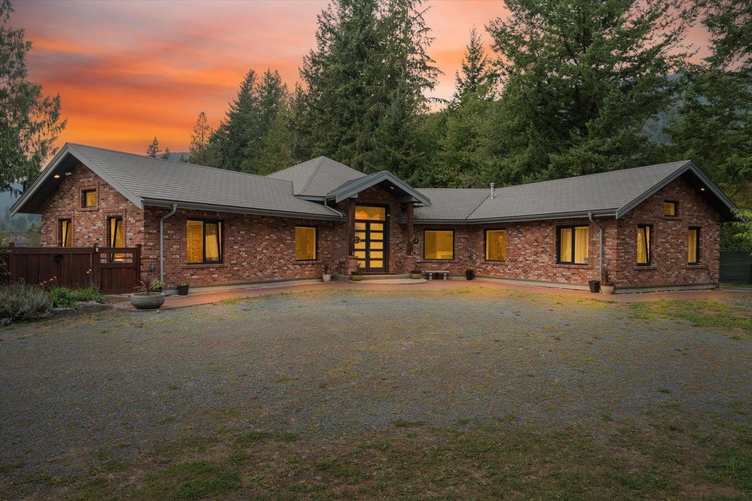 1185 Columbia Valley Rd, Columbia Valley, BC V2R 4X6