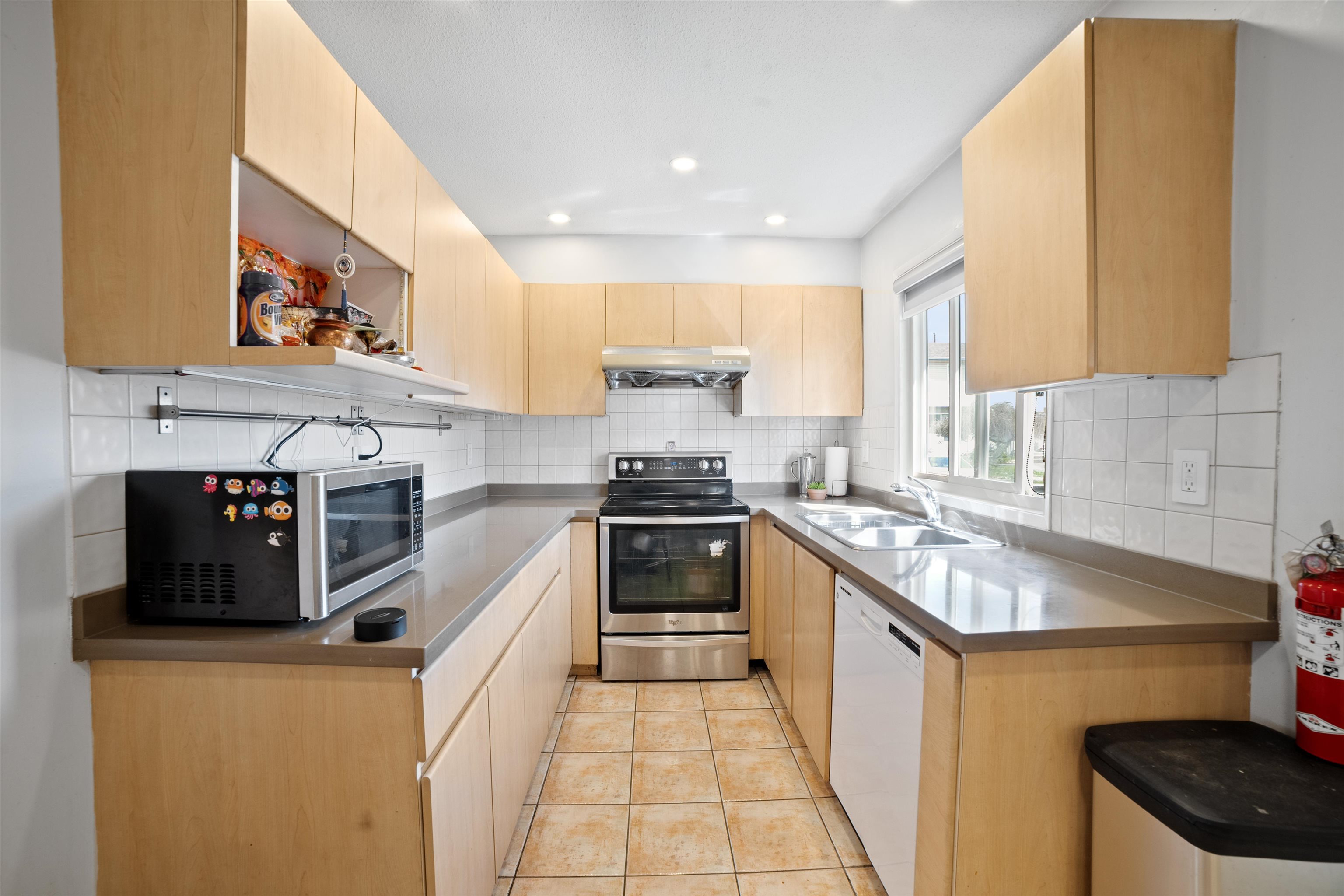 3558 East 49th Avenue #2, Vancouver, BC V5S 1M4