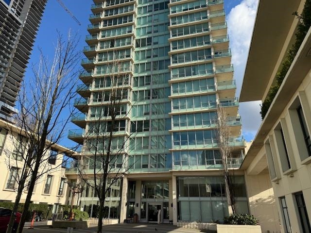 2232 Douglas Road #305, Burnaby, BC V5C 0G9