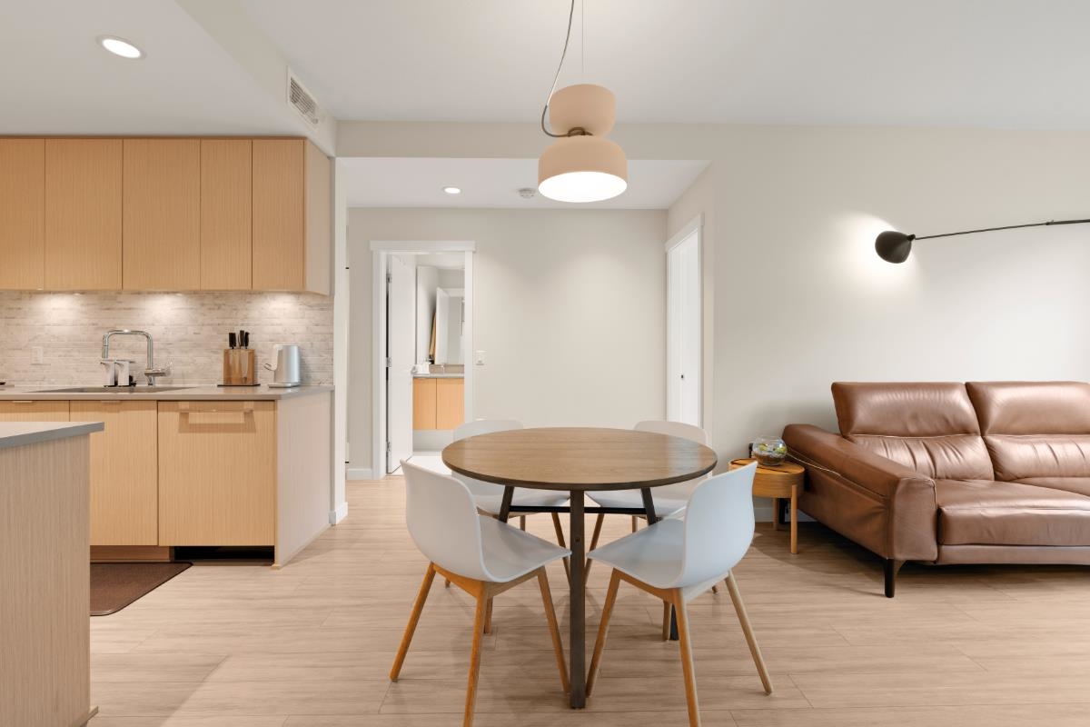 9213 Odlin Rd #225, Richmond, BC V6X 0V5