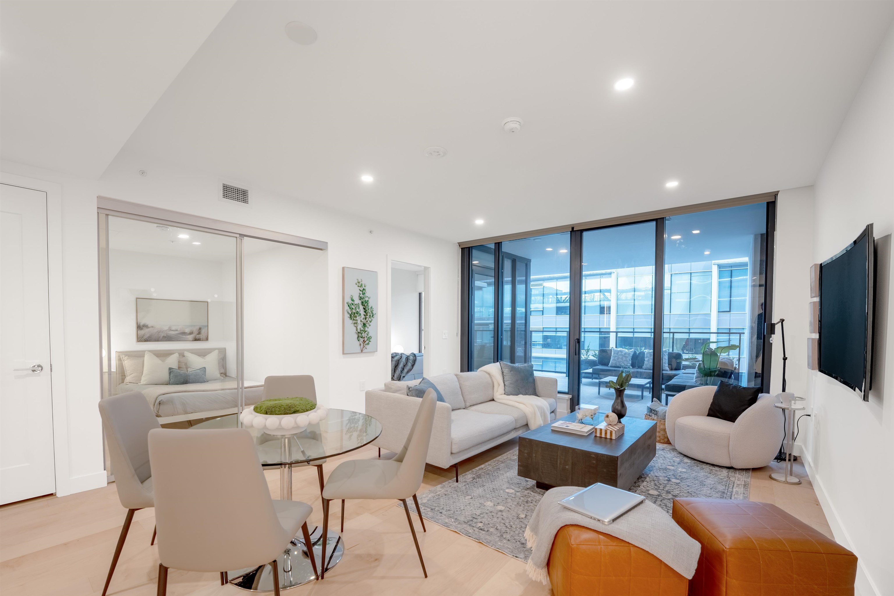135 13th St E #515, North Vancouver, BC V7L 0J8