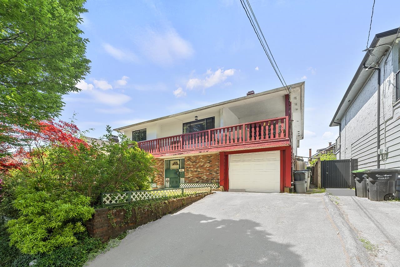4867 Chatham Street, Vancouver, BC V5R 3Z1