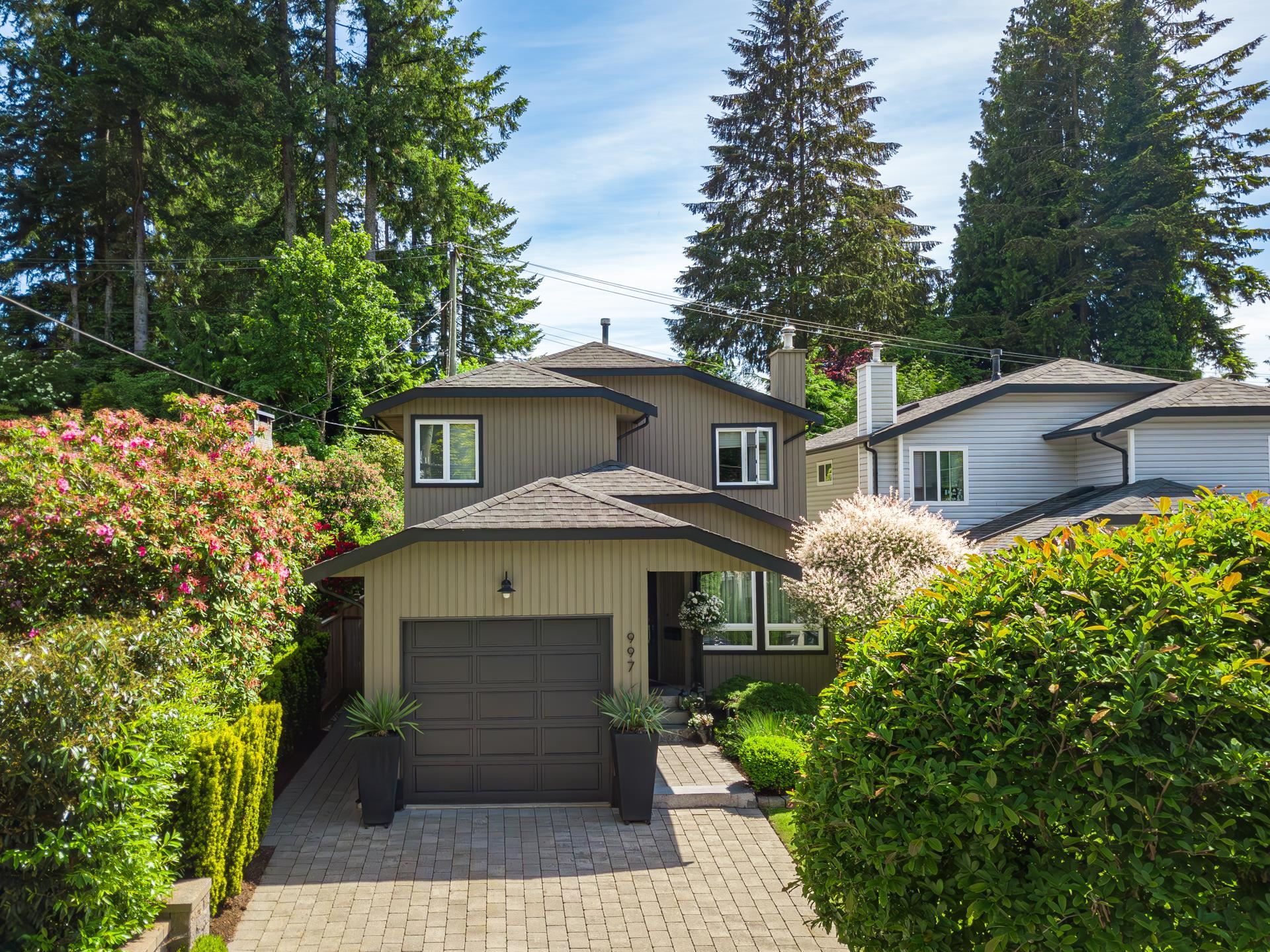 997 Canyon Boulevard, North Vancouver, BC V7R 2K2