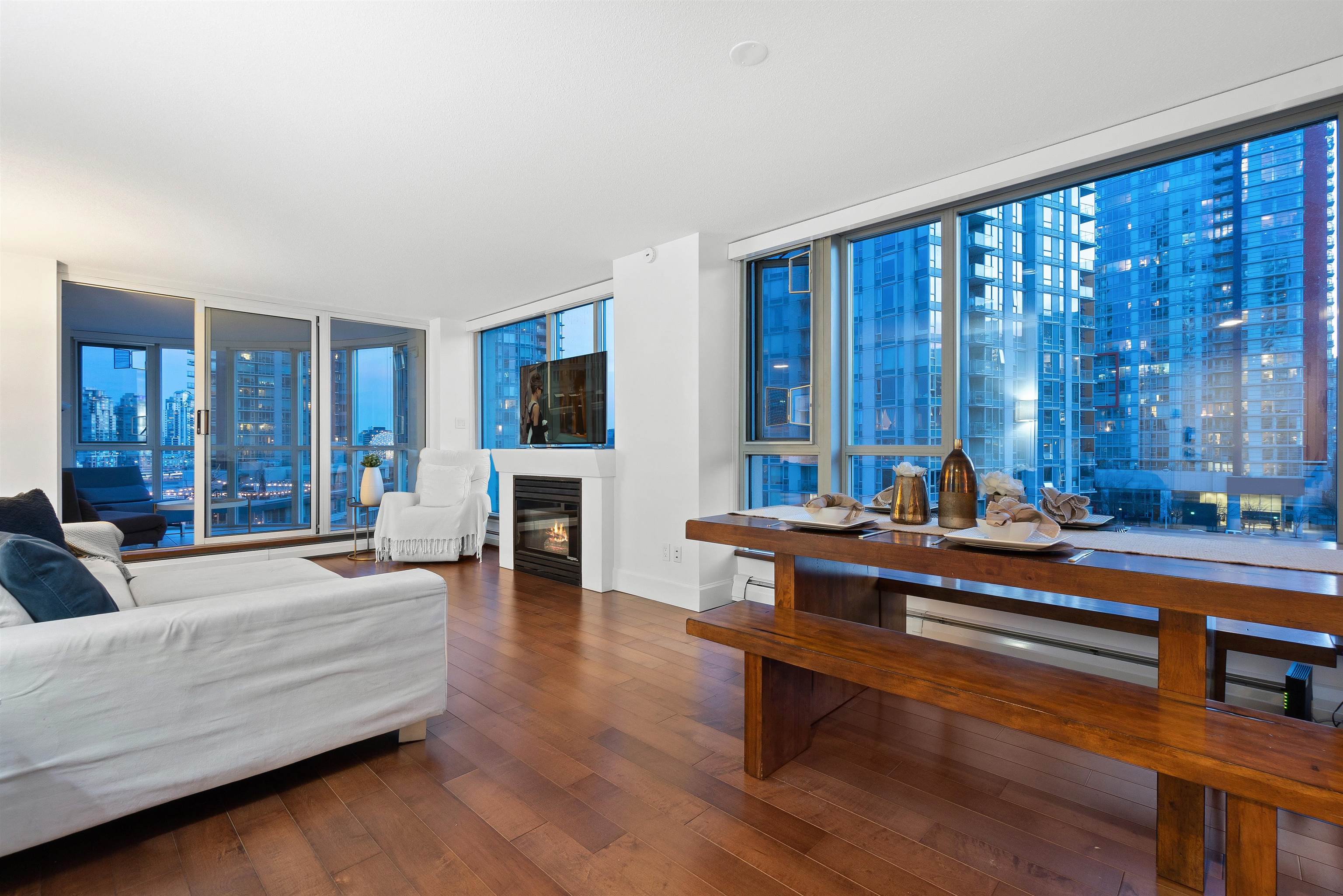 183 Keefer Place #904, Vancouver, BC V6B 6B9