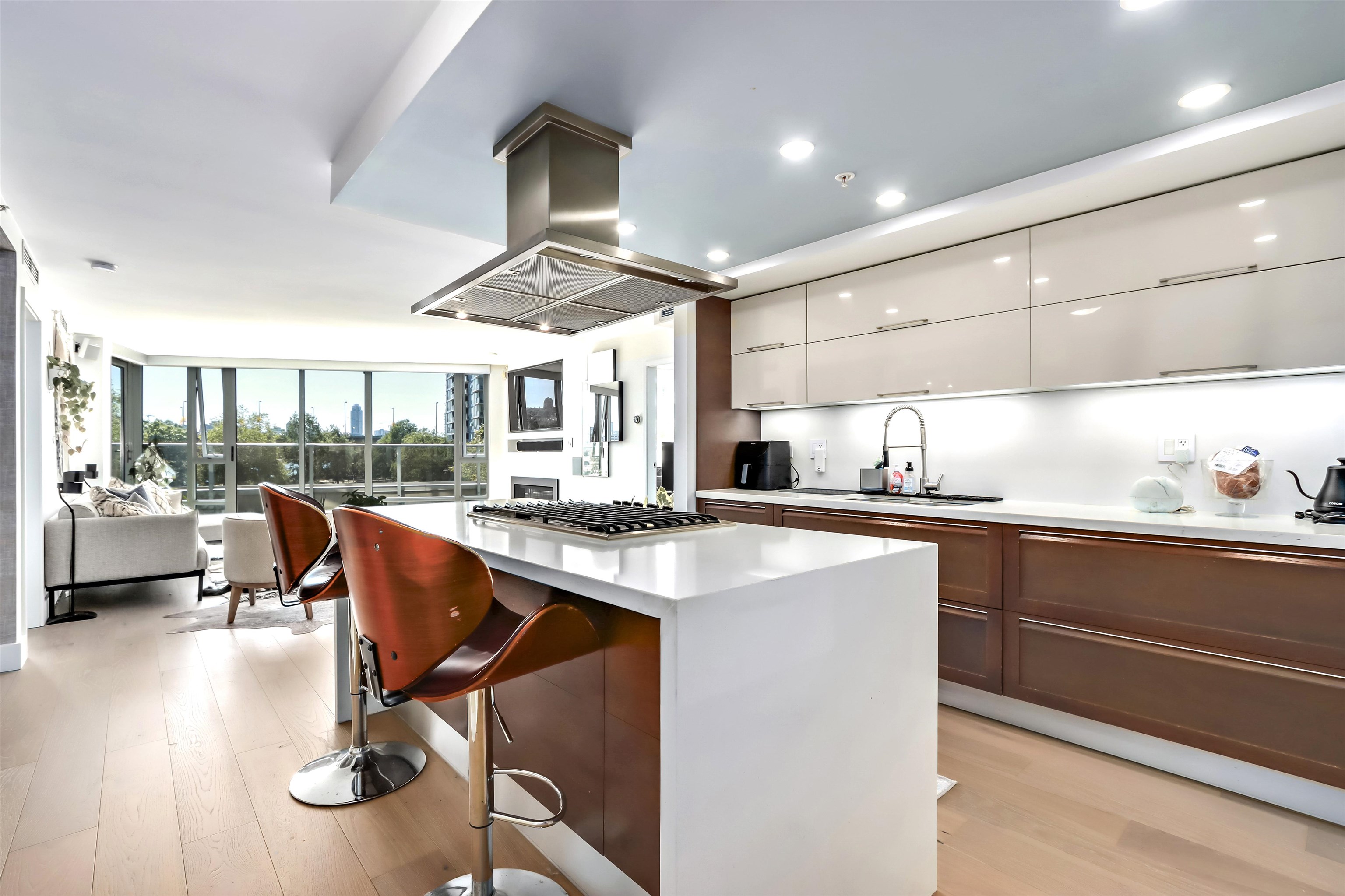 8 Smithe Mews #303, Vancouver, BC V6B 0A5