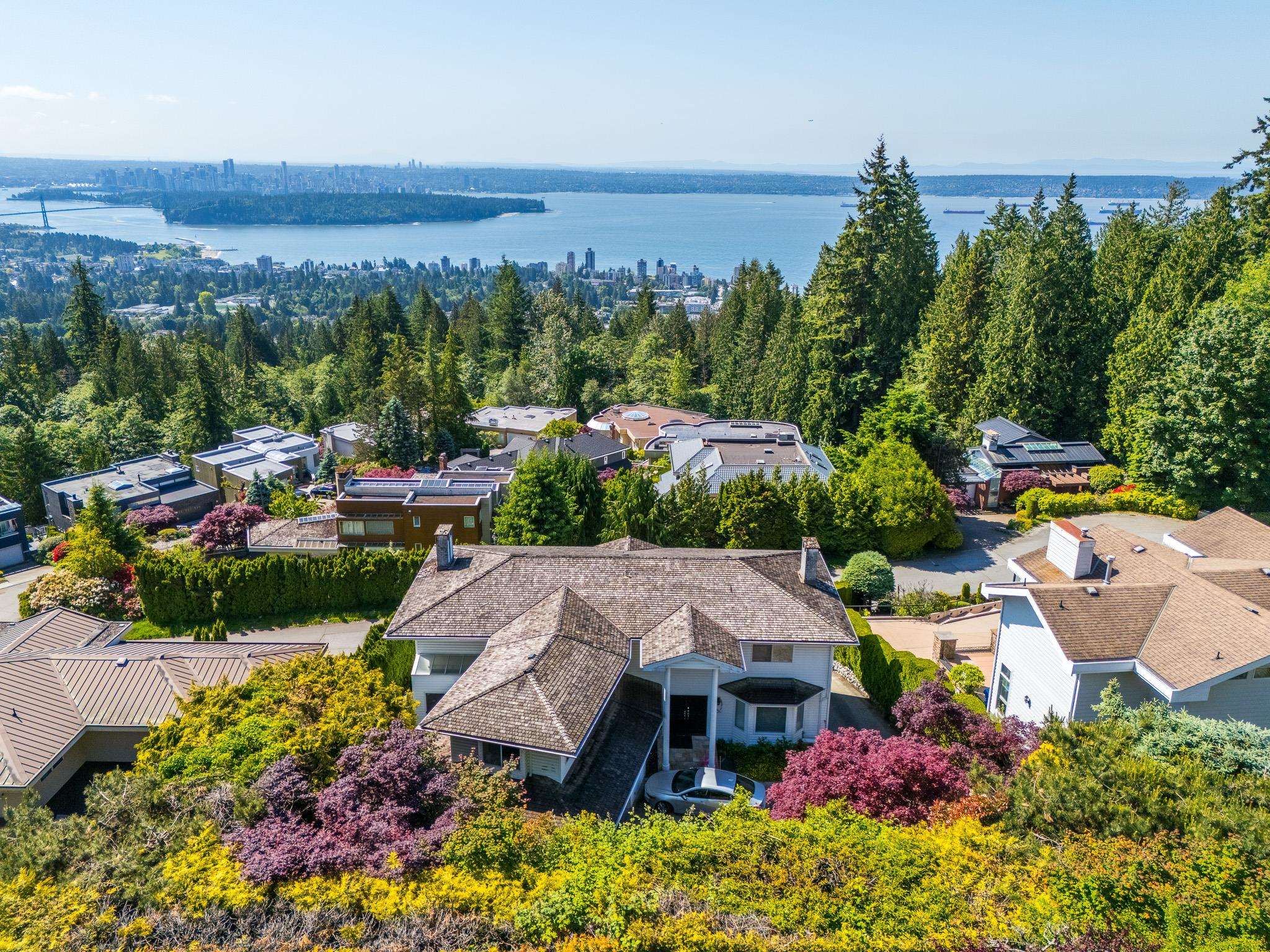 2585 Westhill Way, West Vancouver, BC V7S 3E4