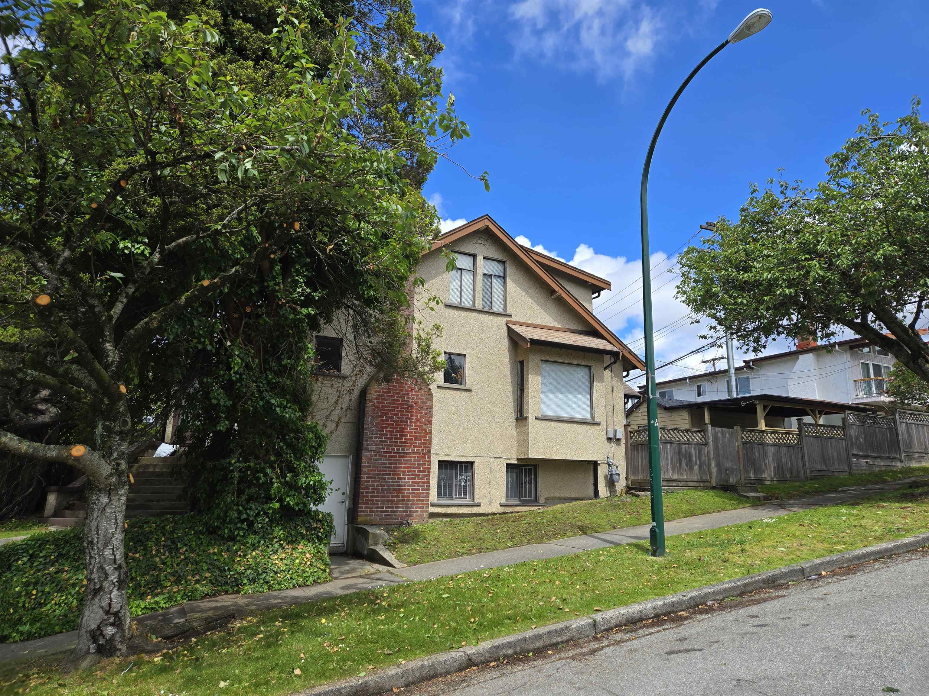 4390 Nanaimo Street, Vancouver, BC V5N 5J1