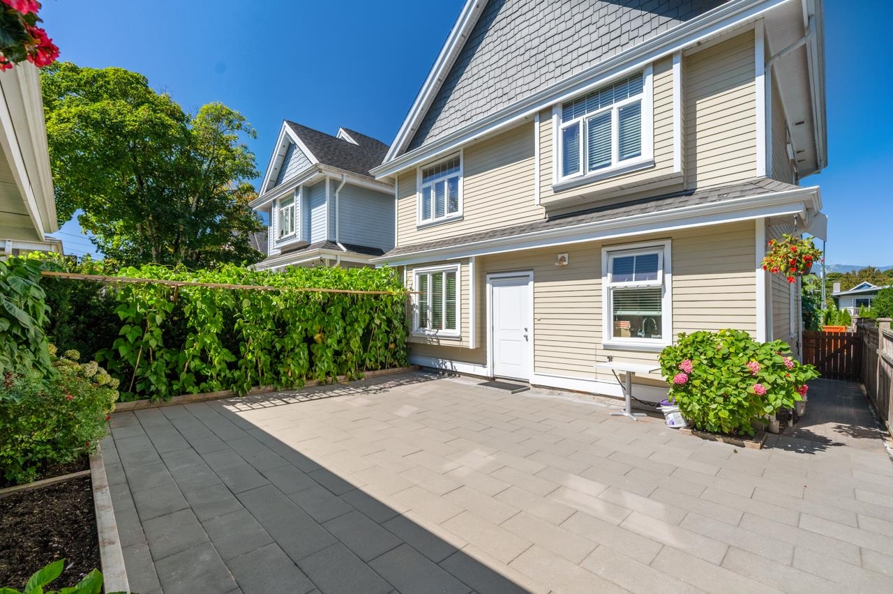 1178 East 12th Avenue, Vancouver, BC V5T 2J9