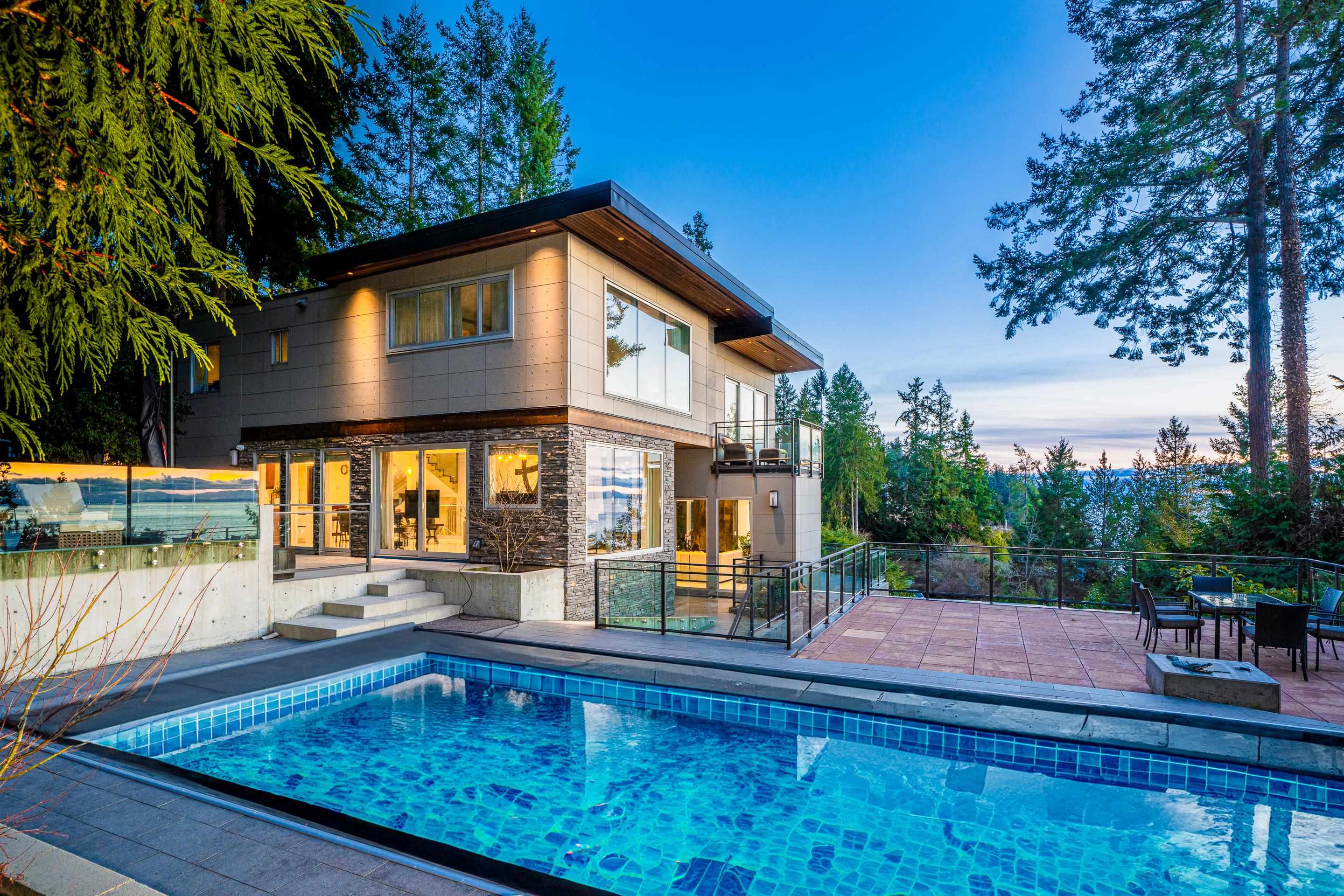 5290 Gulf Place, West Vancouver, BC V7W 2V9