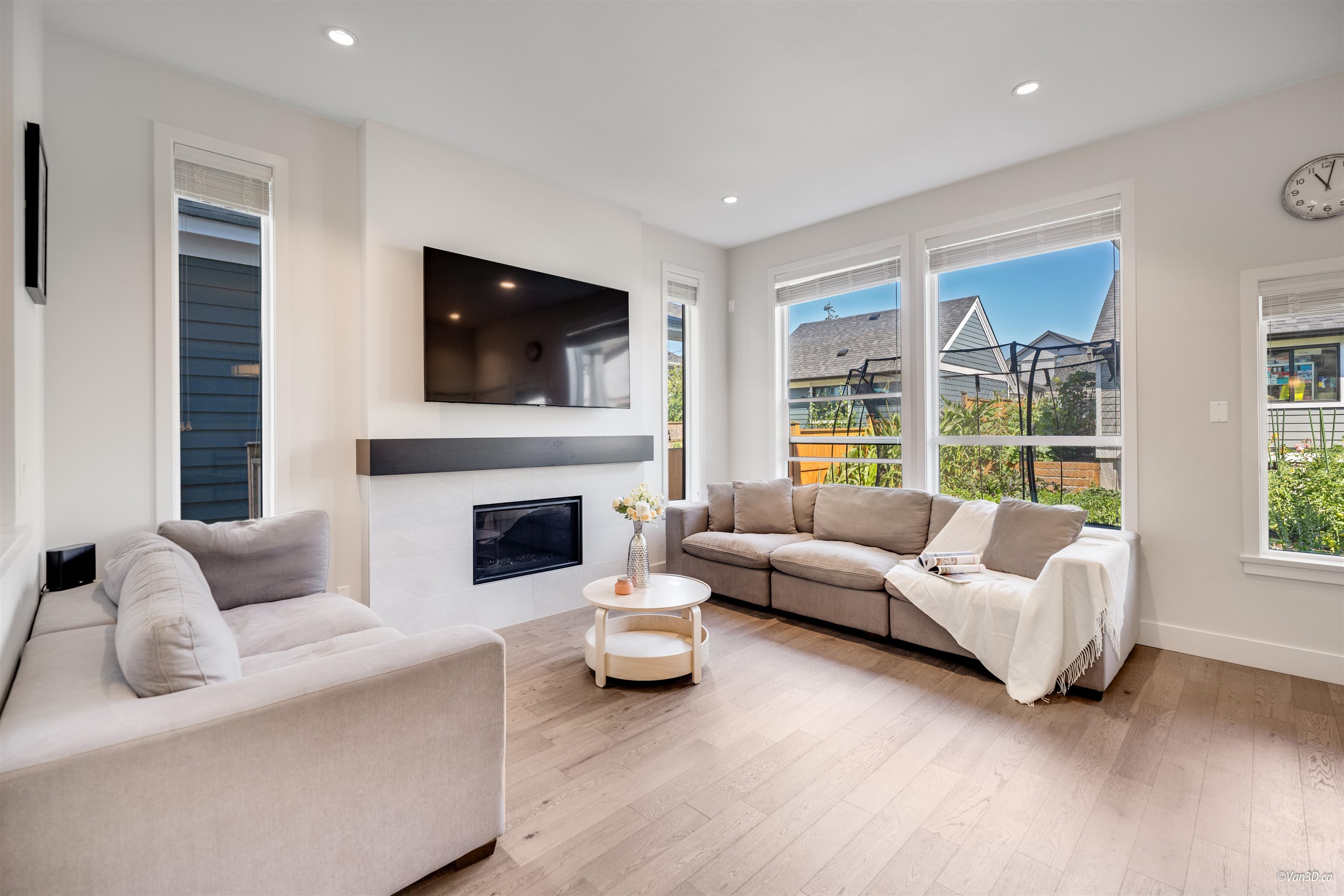 21a Avenue, Surrey, BC V3Z 9X9