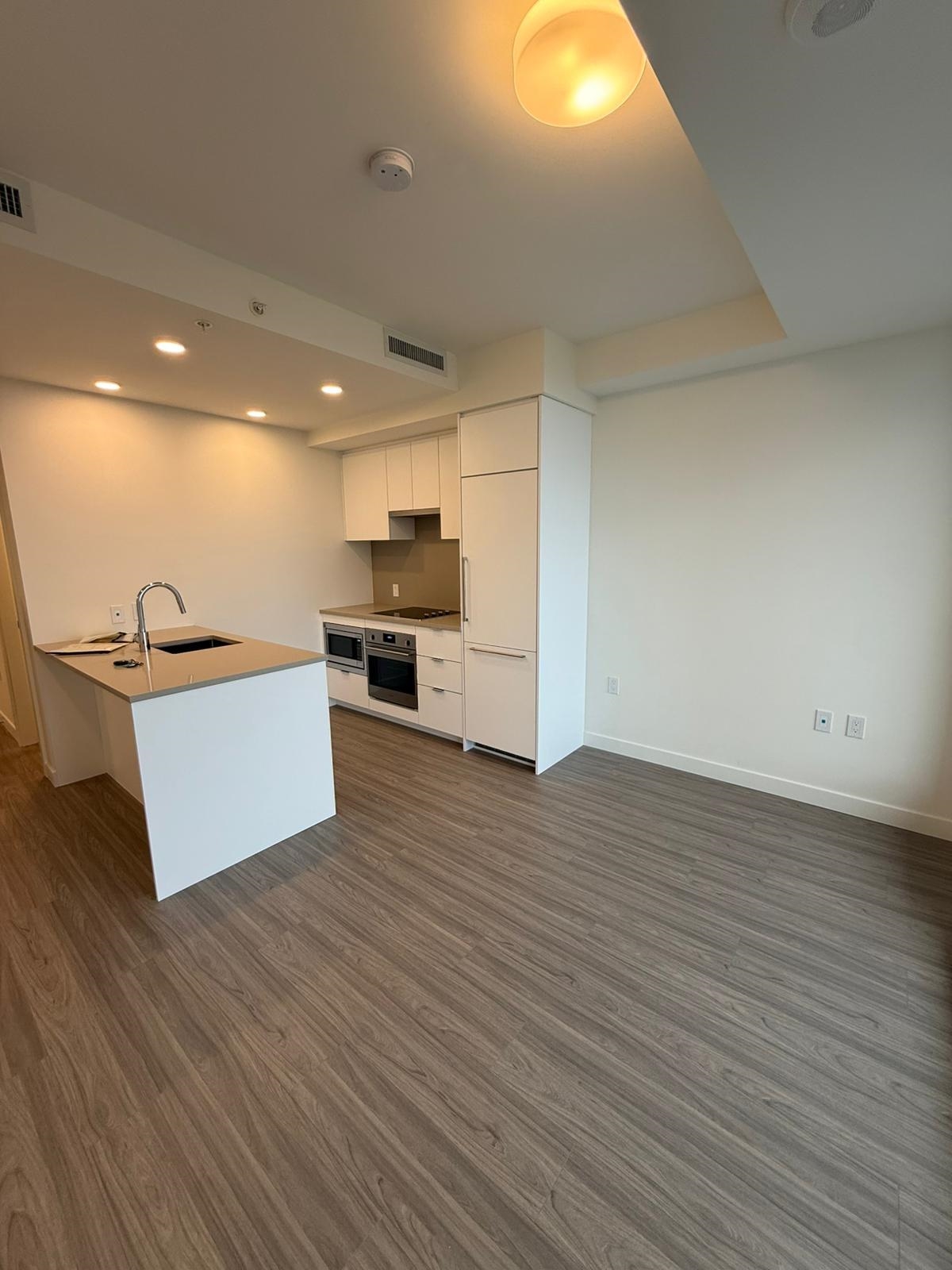 13675 107a Ave #3403, Surrey, BC V3X 0T2